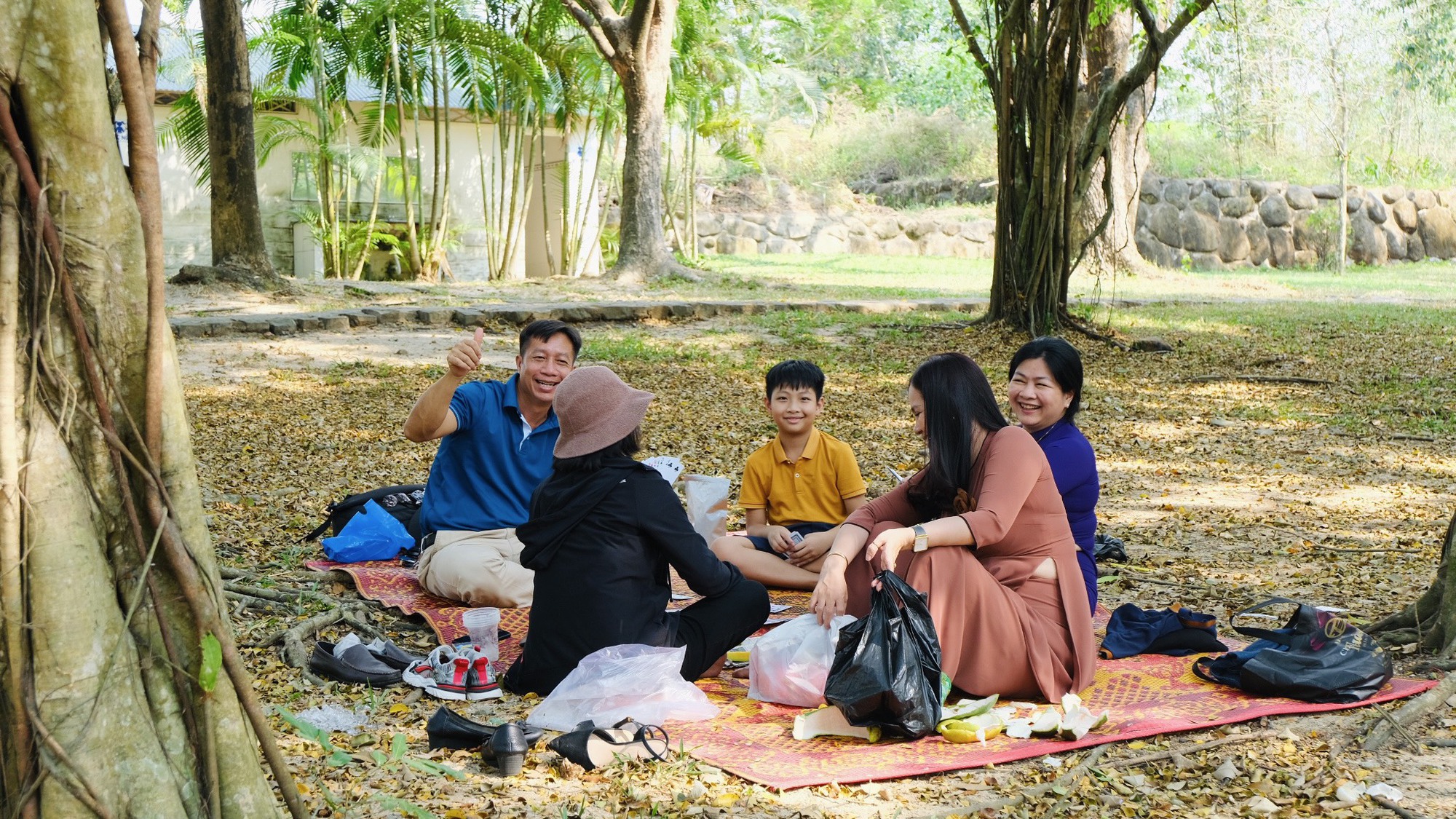 Valentine mà TP.HCM nắng nóng thế này, trốn ngay tới &quot;thác tình yêu&quot; thôi! - Ảnh 10.