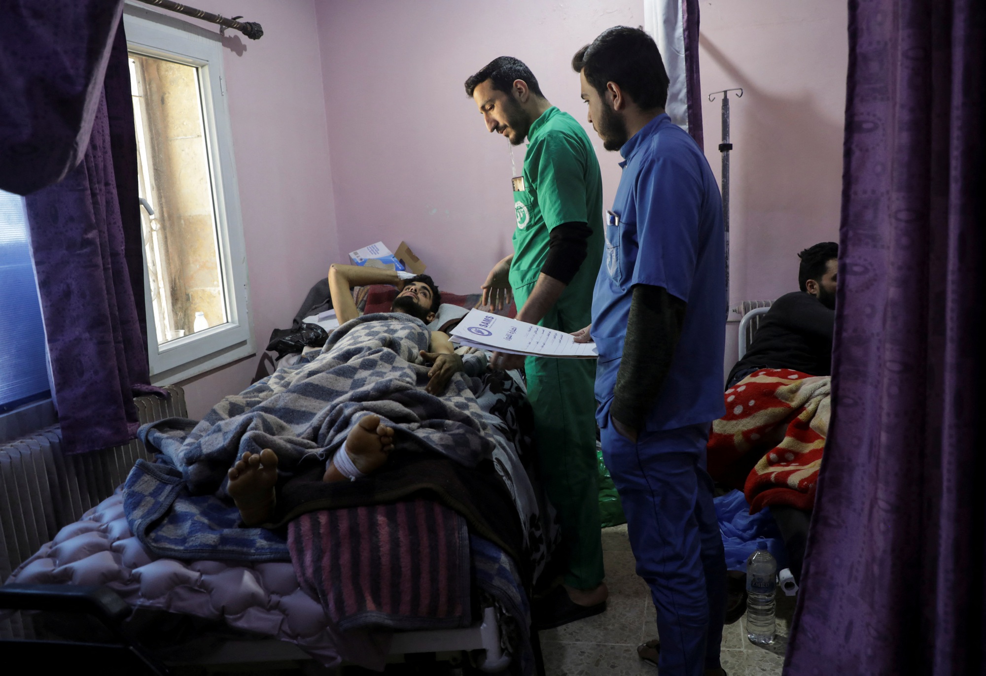 Bác sĩ ở vùng động đất Syria: Tôi đã không nghỉ tay suốt 6 ngày - Ảnh 1.