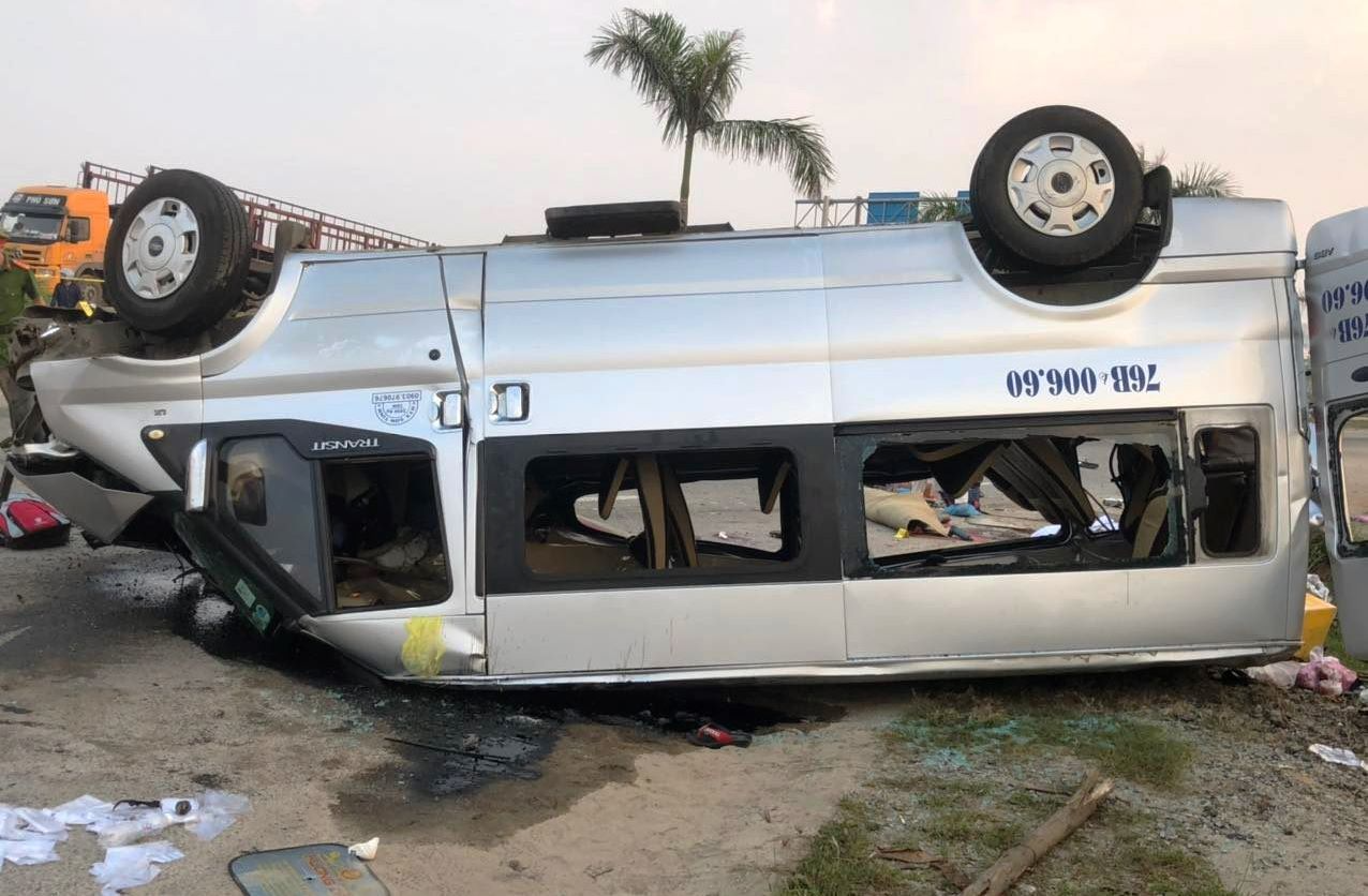 Cận cảnh hiện trường vụ tai nạn đặc biệt nghiêm trọng tại Quảng Nam - Ảnh 4.