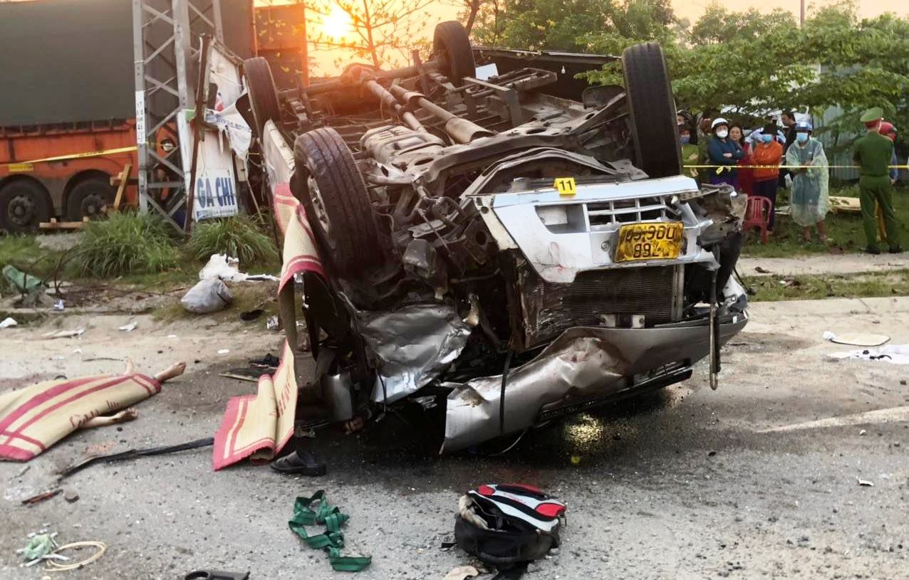Cận cảnh hiện trường vụ tai nạn đặc biệt nghiêm trọng tại Quảng Nam - Ảnh 5.