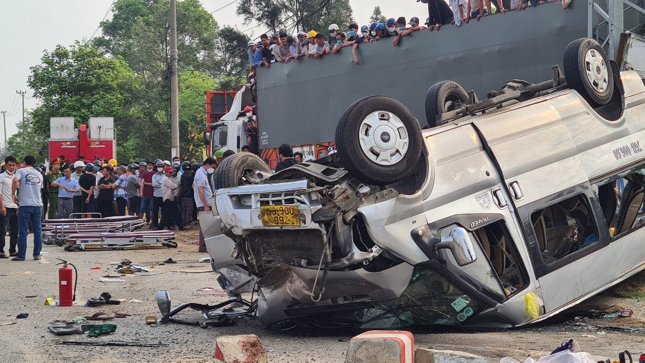 Cận cảnh hiện trường vụ tai nạn đặc biệt nghiêm trọng tại Quảng Nam - Ảnh 11.