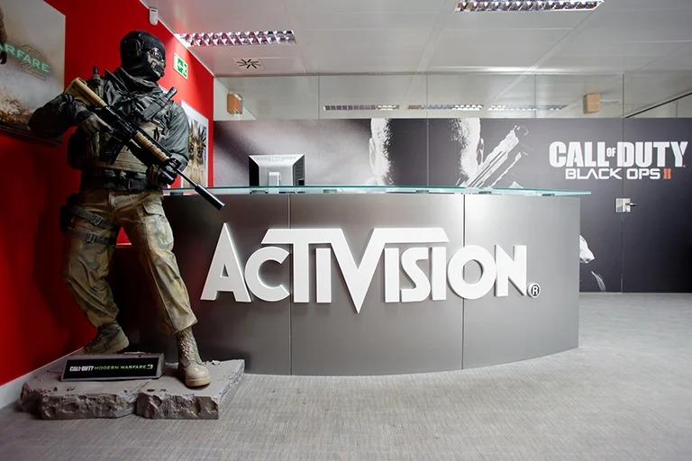 Activision Blizzard lại bị cáo buộc đe dọa và theo dõi nhân viên