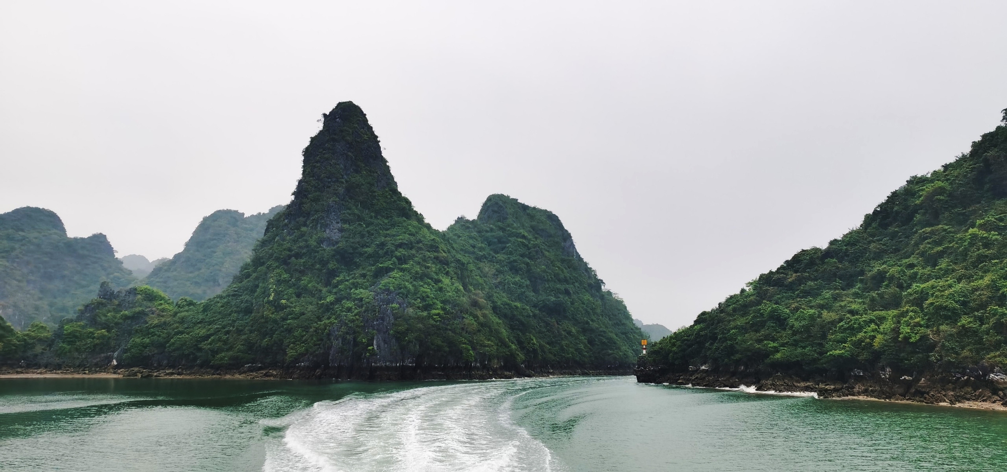 Lo ế khách Quảng Ninh phương án mở Tour du lịch sang vịnh Bái Tử Long - Ảnh 2.