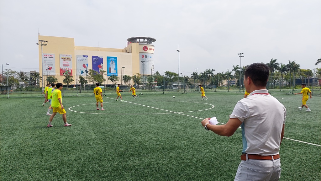 Đôi bóng trường y chơi bóng ôn hòa nhưng không ngại bất cứ đối thủ nào - Ảnh 5.