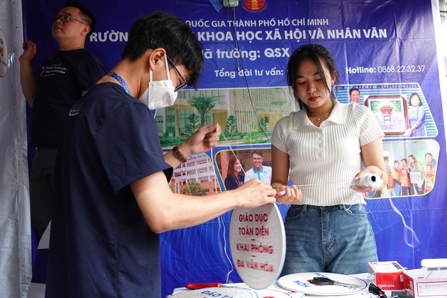 Khai mạc chương trình Tư vấn mùa thi năm 2023 - Ảnh 1.