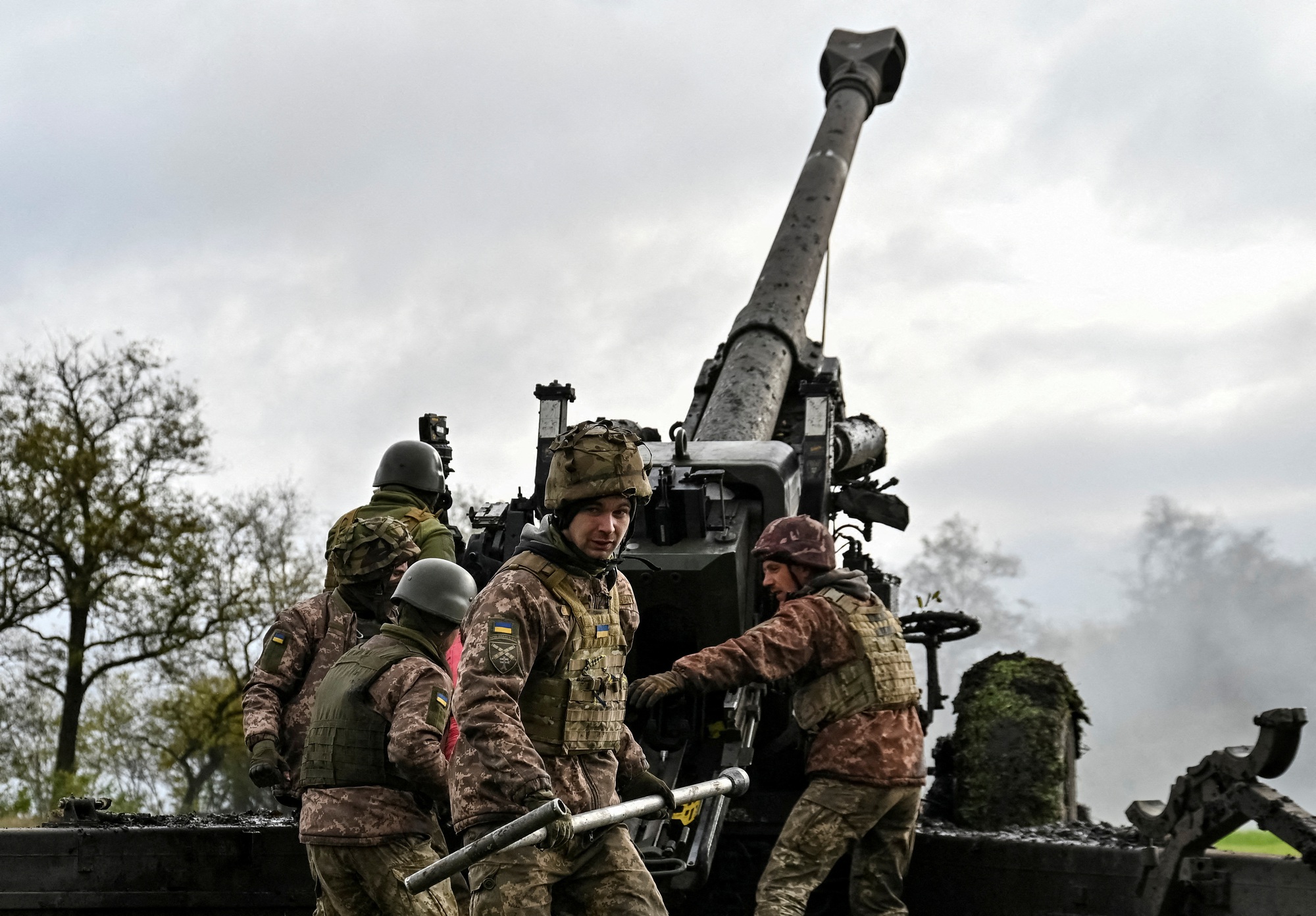 Mỹ huấn luyện Ukraine tiết kiệm đạn dược - Ảnh 1.