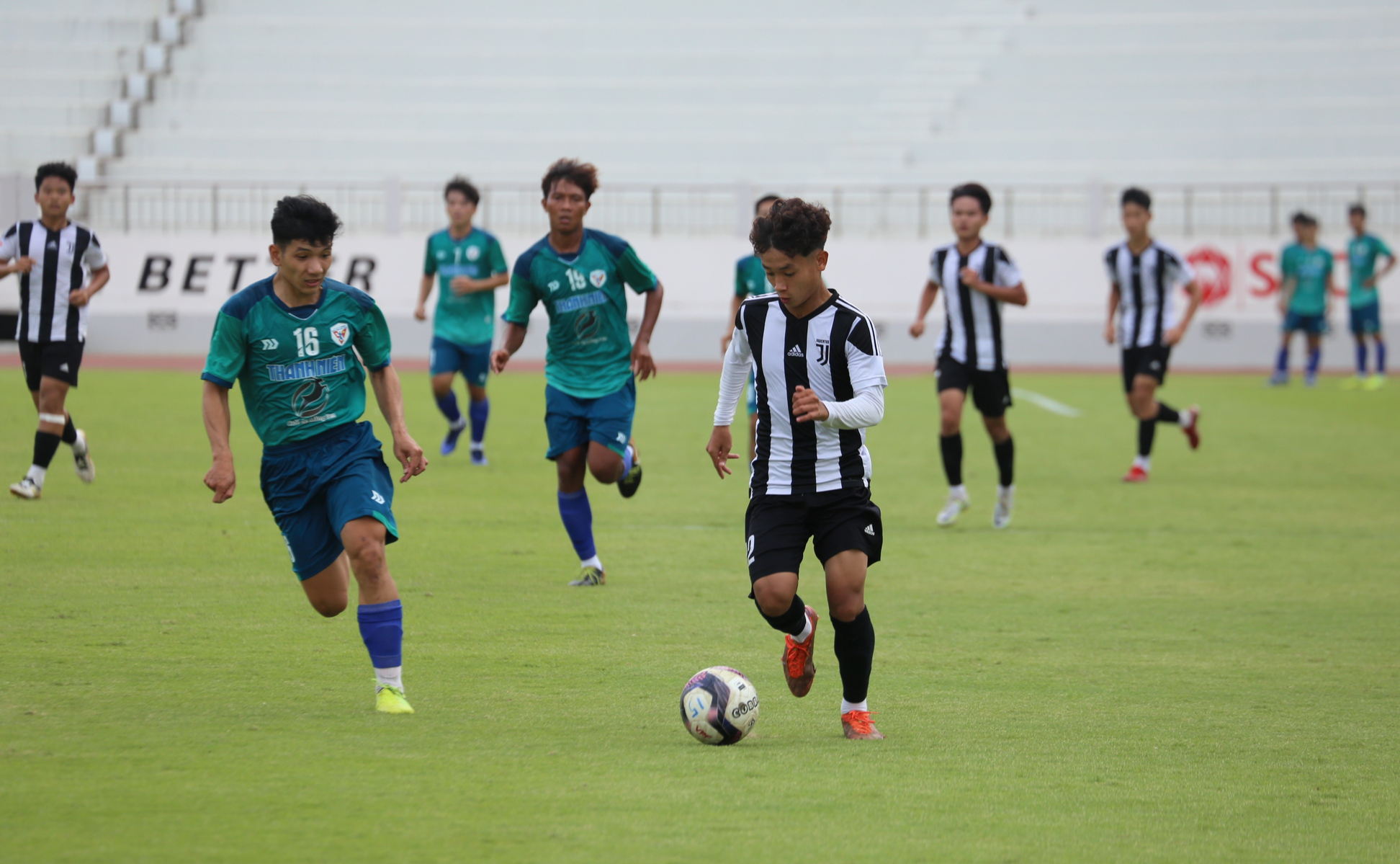 Đội bóng sinh viên làm khó Học viện Juventus Việt Nam - Ảnh 9.