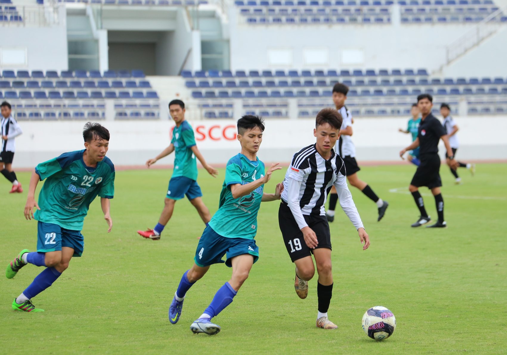 Đội bóng sinh viên làm khó Học viện Juventus Việt Nam - Ảnh 7.