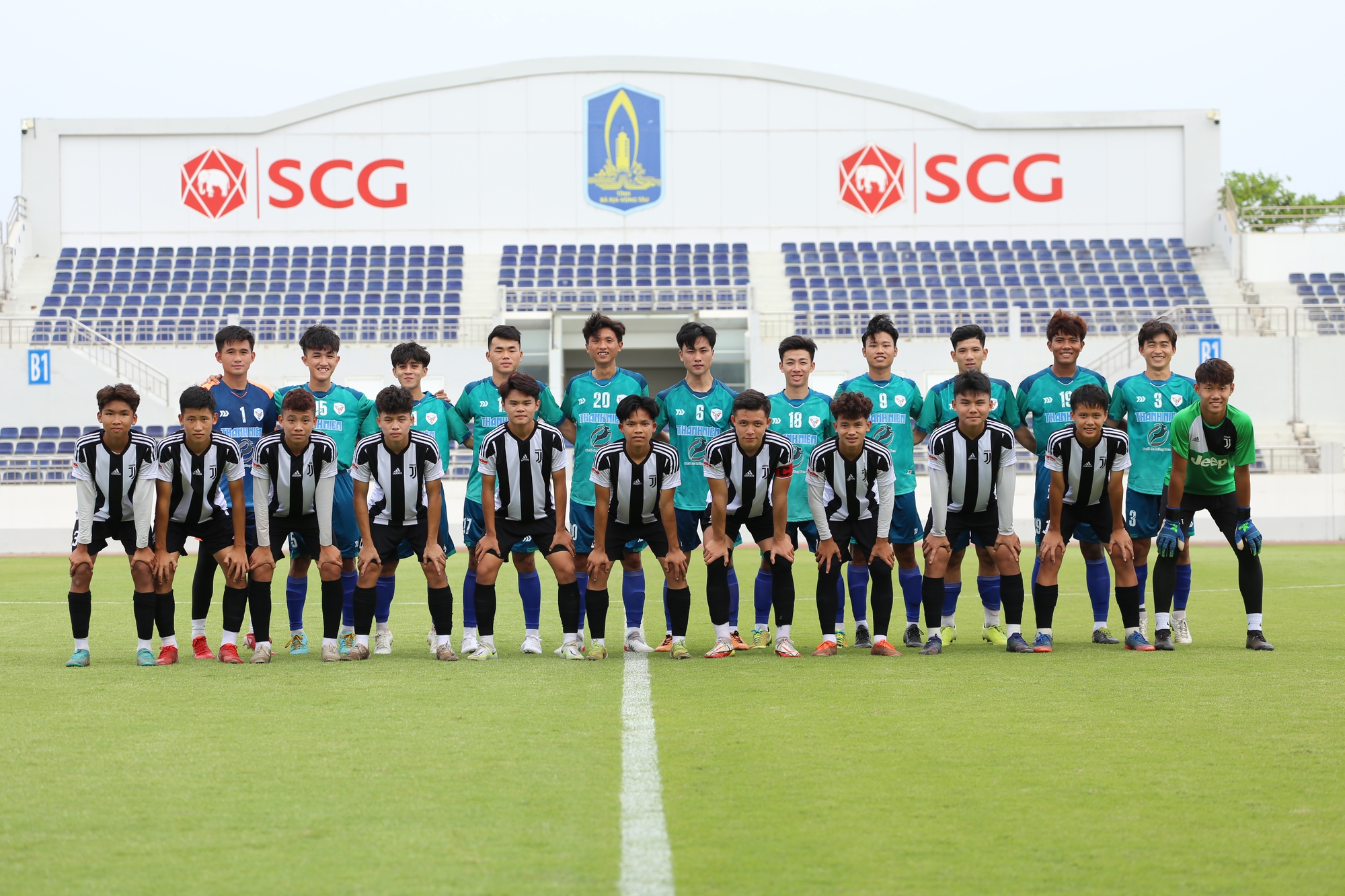 Đội bóng sinh viên làm khó Học viện Juventus Việt Nam - Ảnh 1.