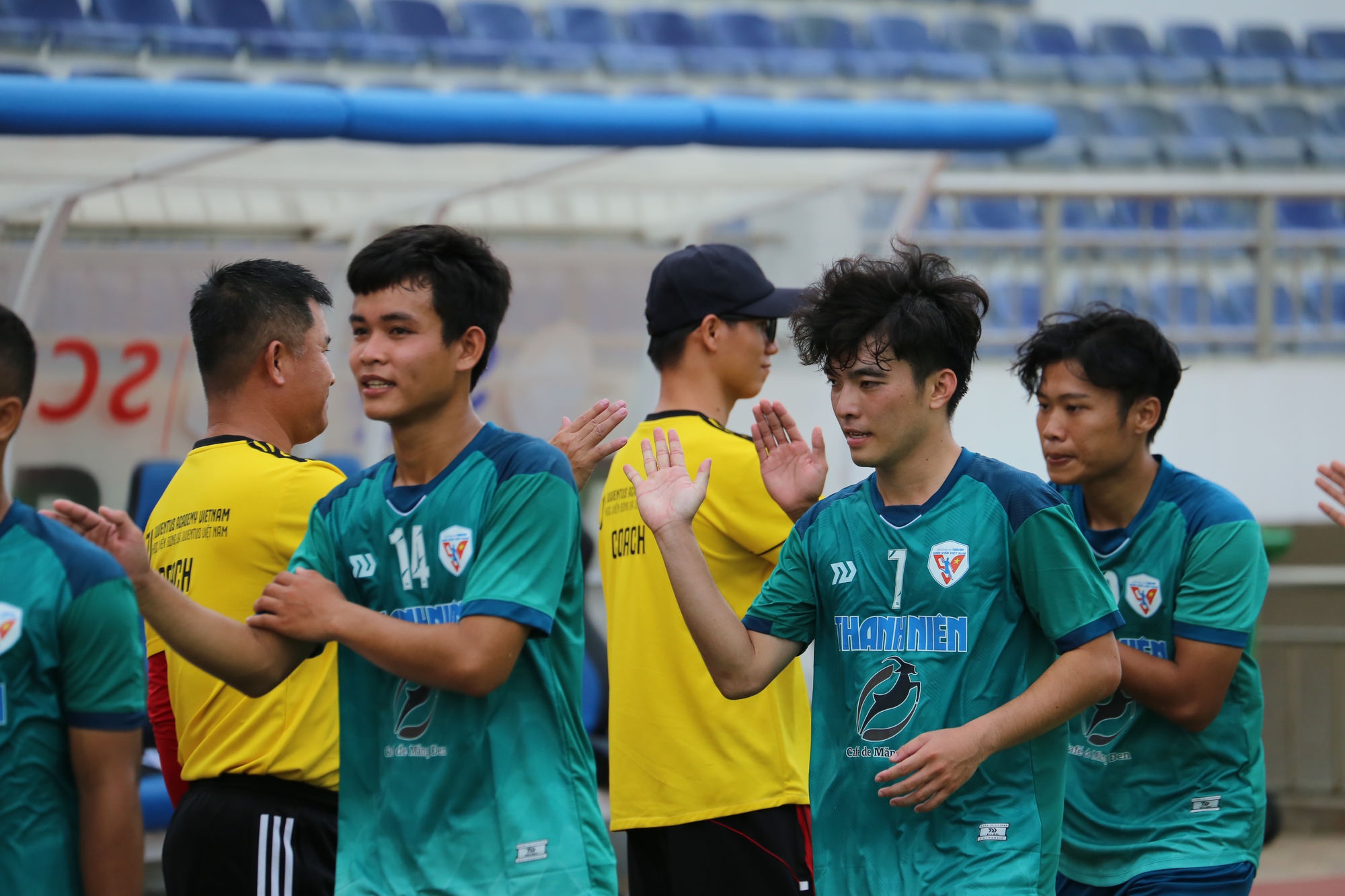 Đội bóng sinh viên làm khó Học viện Juventus Việt Nam - Ảnh 10.