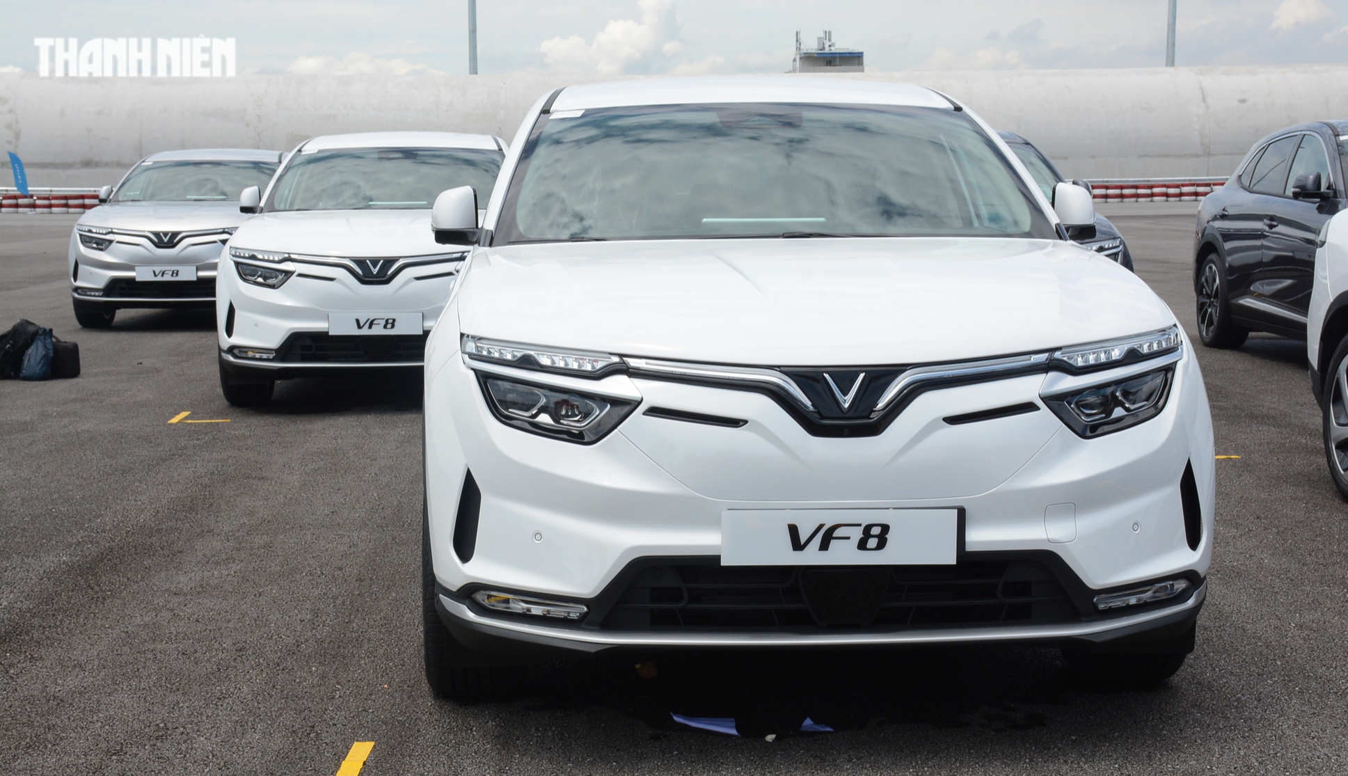Ô tô điện VinFast VF 8 bị lỗi phanh, triệu hồi gần 2.800 xe tại Việt Nam - Ảnh 1.