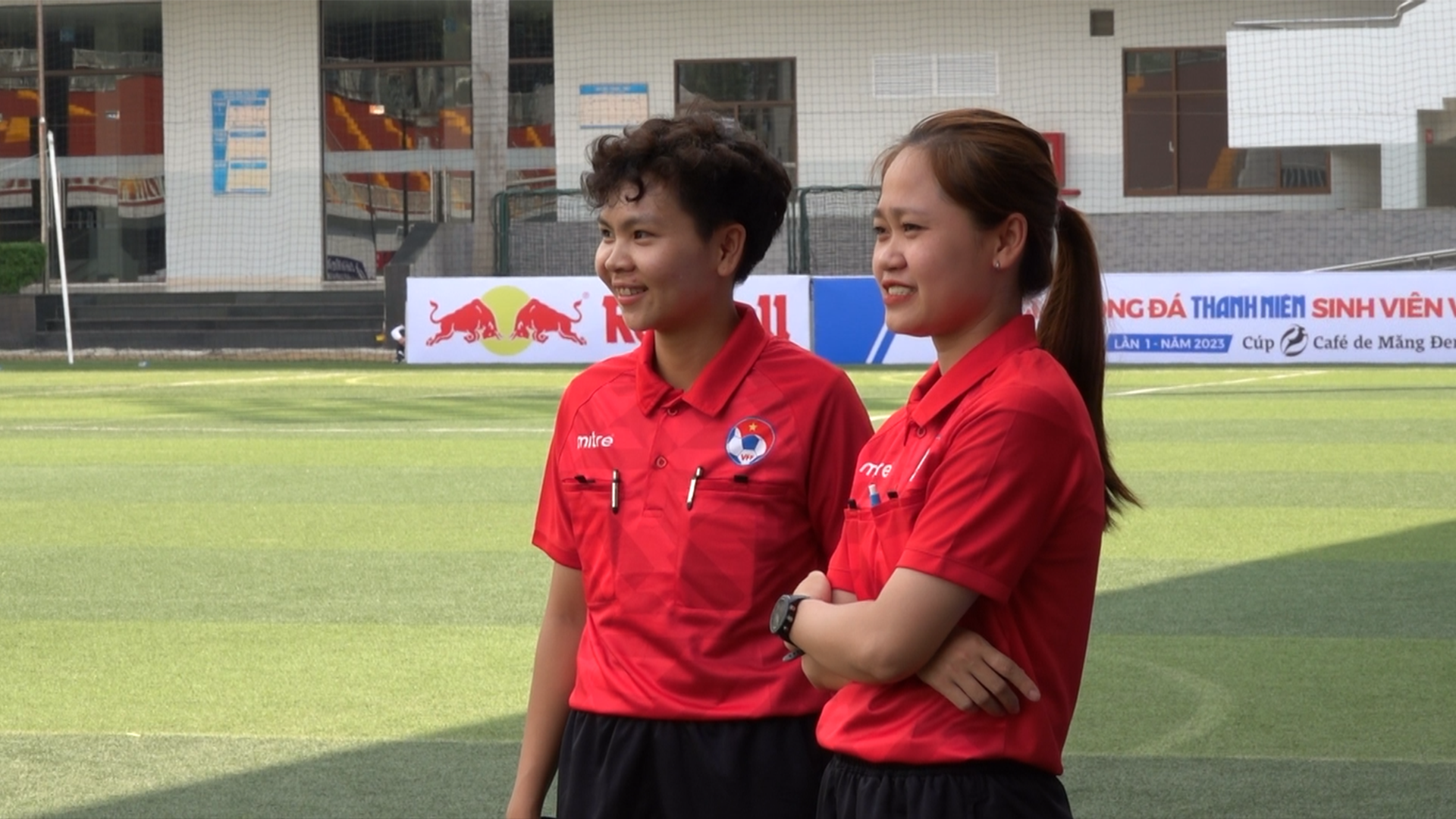 Trọng tài nữ hút ánh nhìn tại giải bóng đá Thanh Niên Sinh viên Việt Nam 2023 - Ảnh 2.