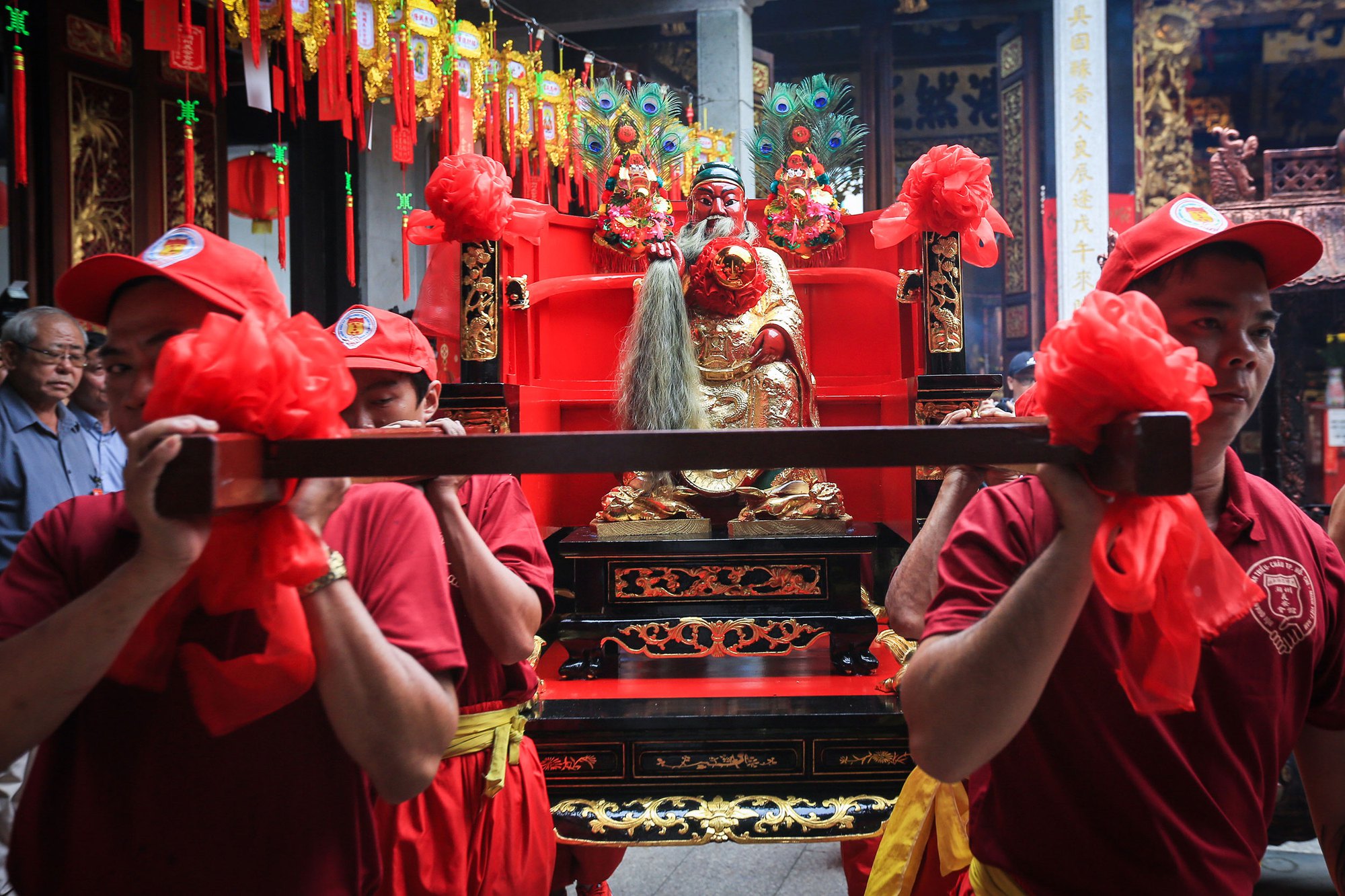 Rằm tháng giêng, hội Nguyên tiêu: Người dân TP.HCM dự lễ 'cung nghinh Quan  Thánh Đế Quân xuất du'