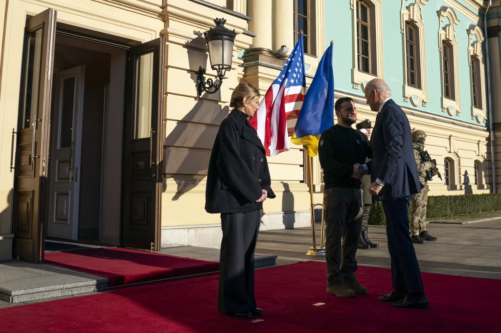 Chùm ảnh: Tổng thống Mỹ Joe Biden đến Kyiv giữa chiến sự Ukraine - Ảnh 1.