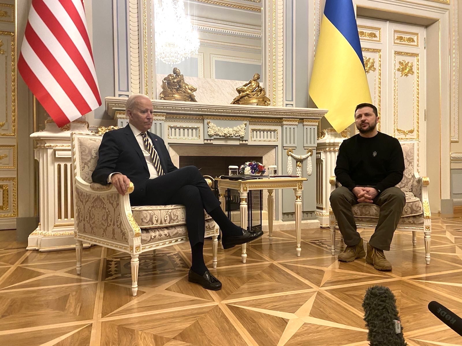Tổng thống Mỹ Joe Biden bất ngờ thăm Kyiv - Ảnh 4.