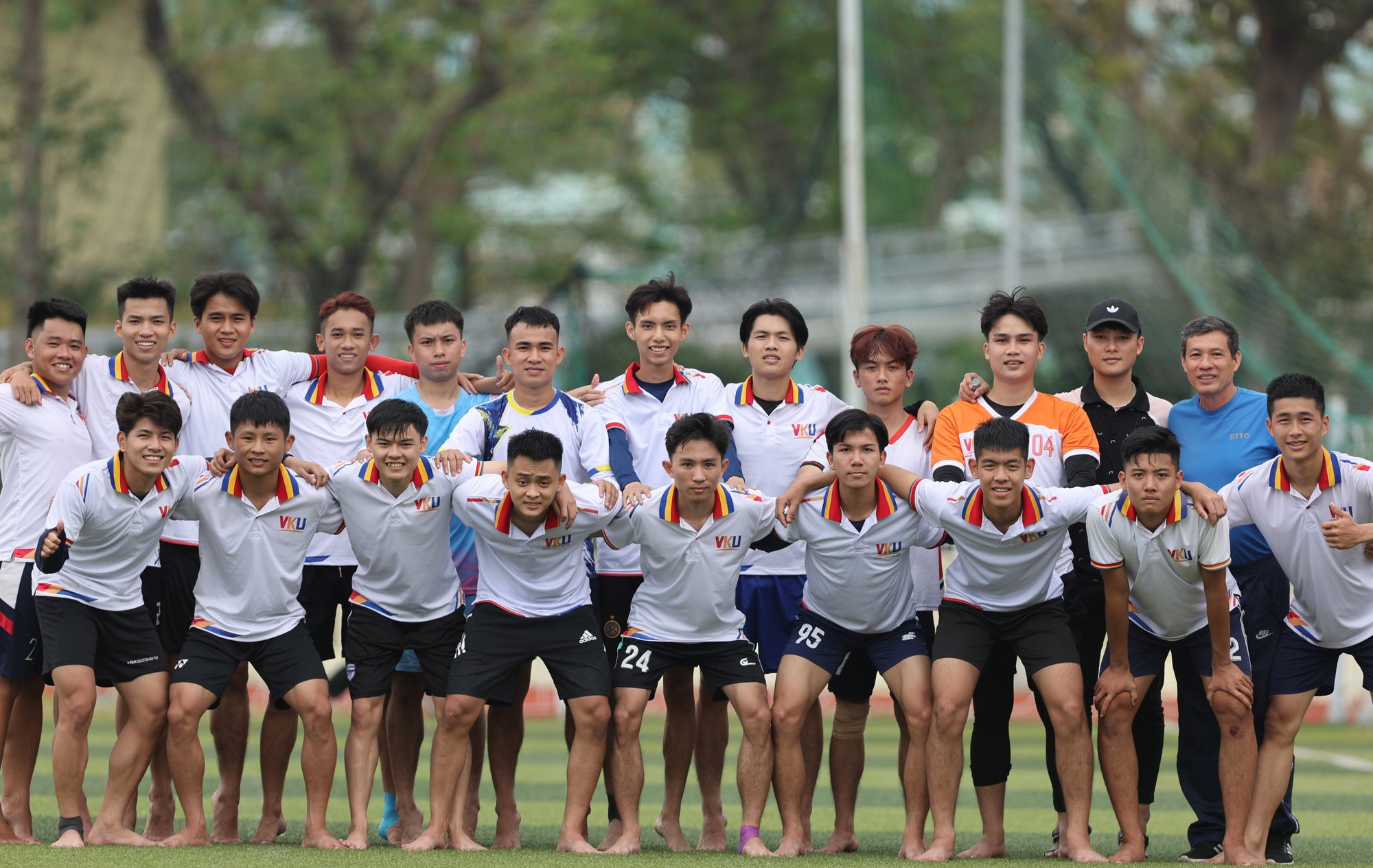 Giải Thanh Niên Sinh viên Việt Nam miền Trung: Hơn 150 cầu thủ đồng loạt ra sân - Ảnh 1.