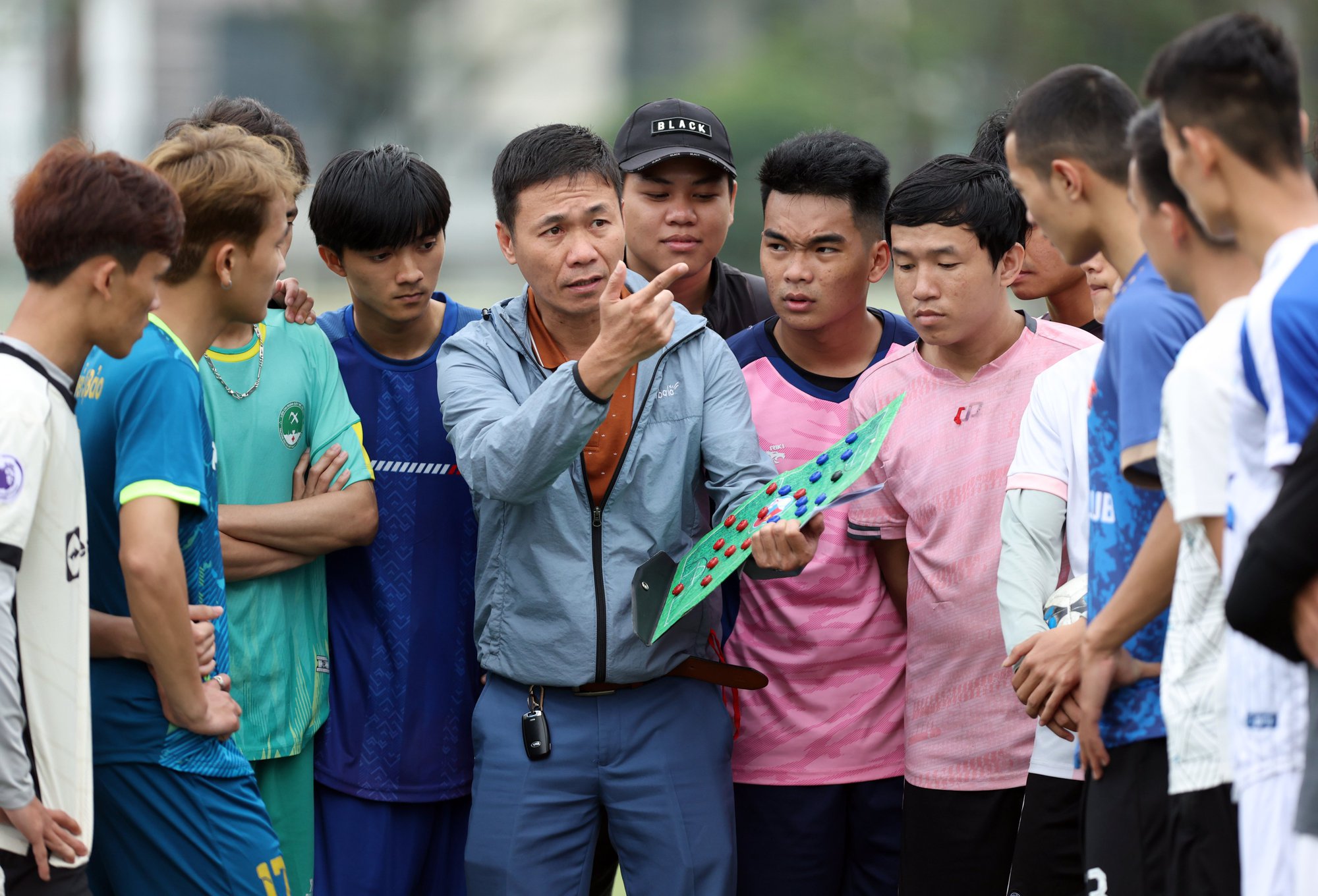 Giải Thanh Niên Sinh viên Việt Nam miền Trung: Hơn 150 cầu thủ đồng loạt ra sân - Ảnh 4.