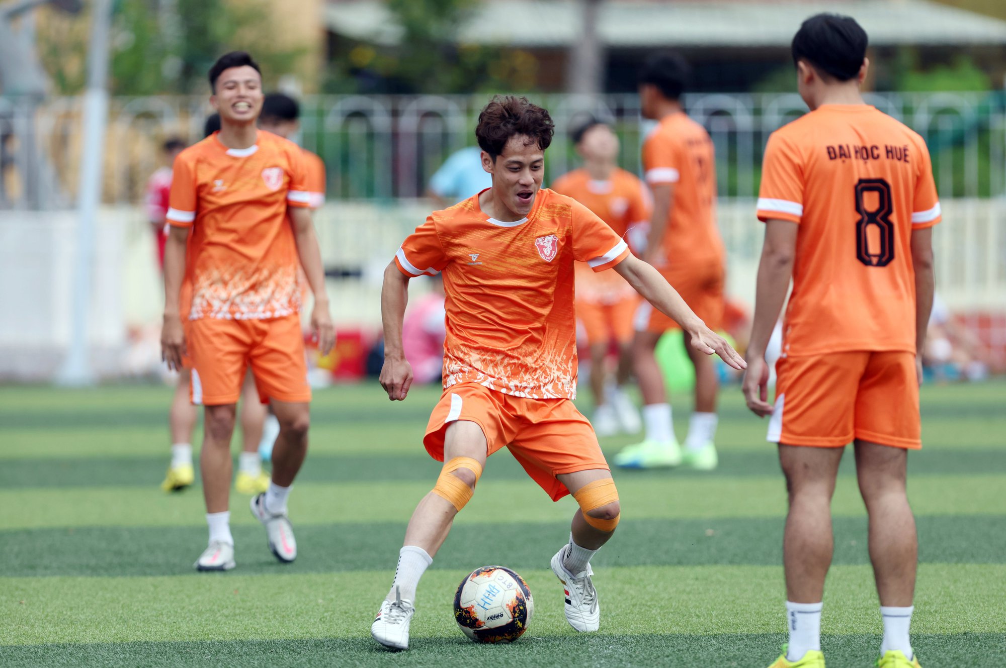 Giải Thanh Niên Sinh viên Việt Nam miền Trung: Hơn 150 cầu thủ đồng loạt ra sân - Ảnh 7.