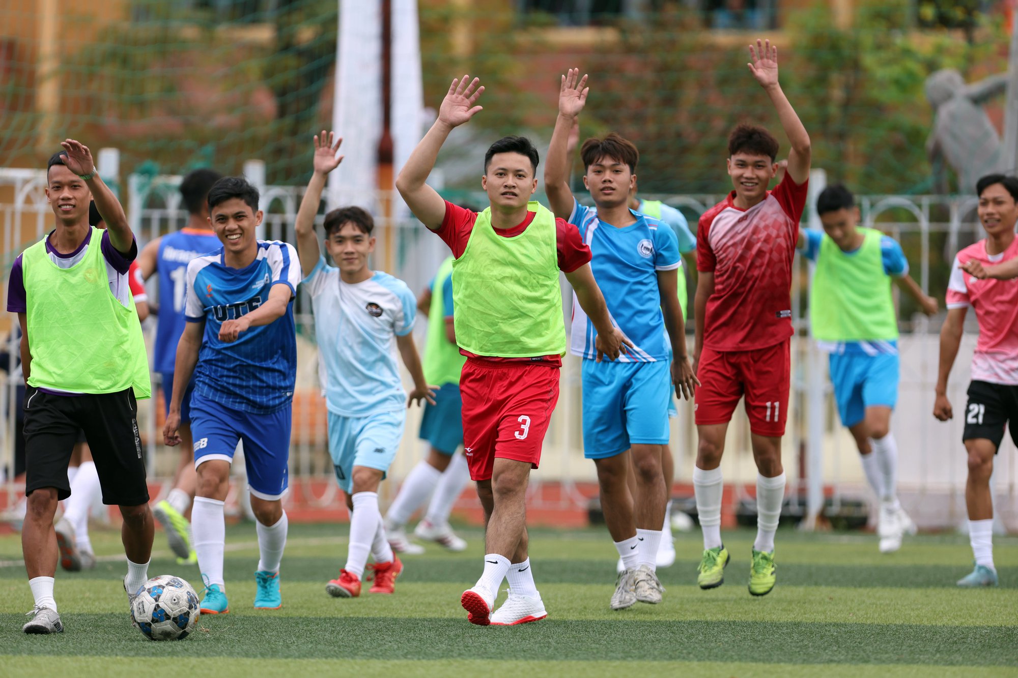 Giải Thanh Niên Sinh viên Việt Nam miền Trung: Hơn 150 cầu thủ đồng loạt ra sân - Ảnh 5.