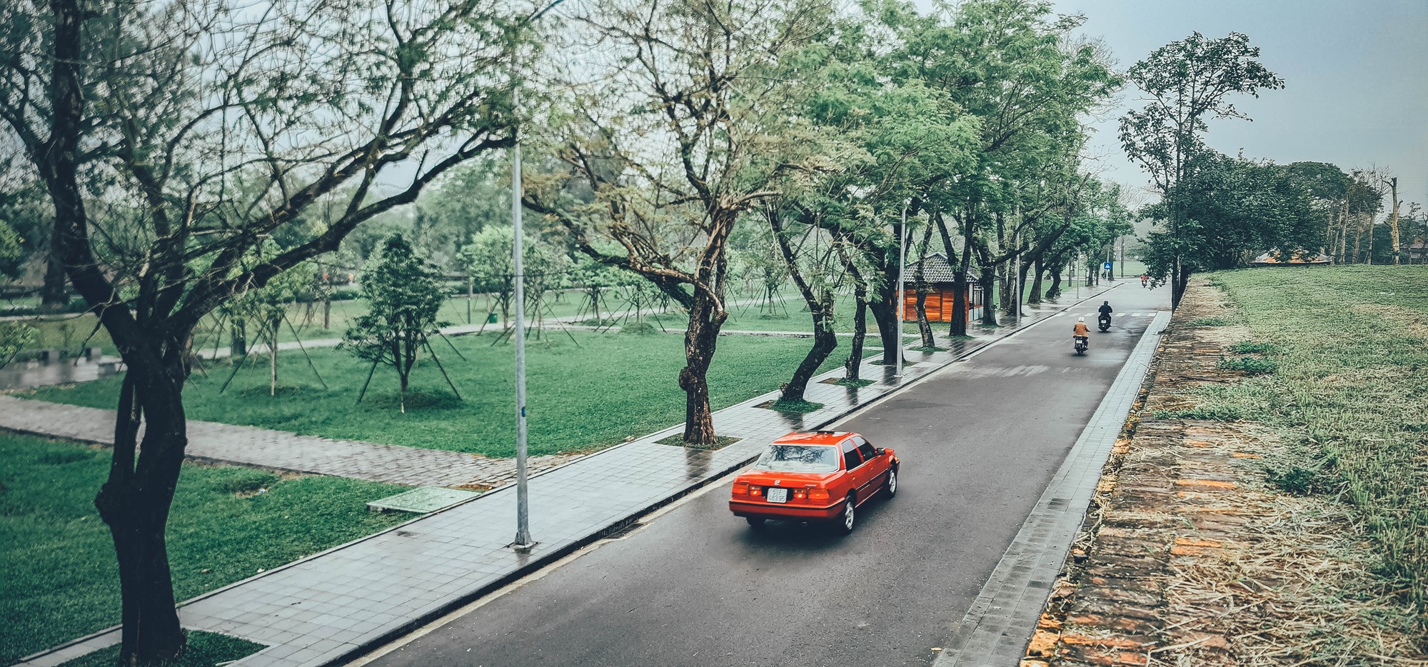 Dạo bộ đường thượng thành Huế: 'Tiện điện thoại thì chụp thôi, chủ yếu Huế đẹp' - Ảnh 10.