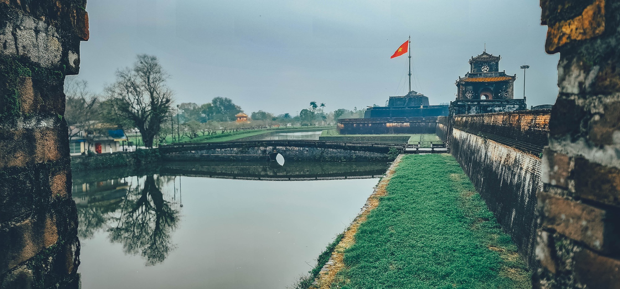 Dạo bộ đường thượng thành Huế: 'Tiện điện thoại thì chụp thôi, chủ yếu Huế đẹp' - Ảnh 11.