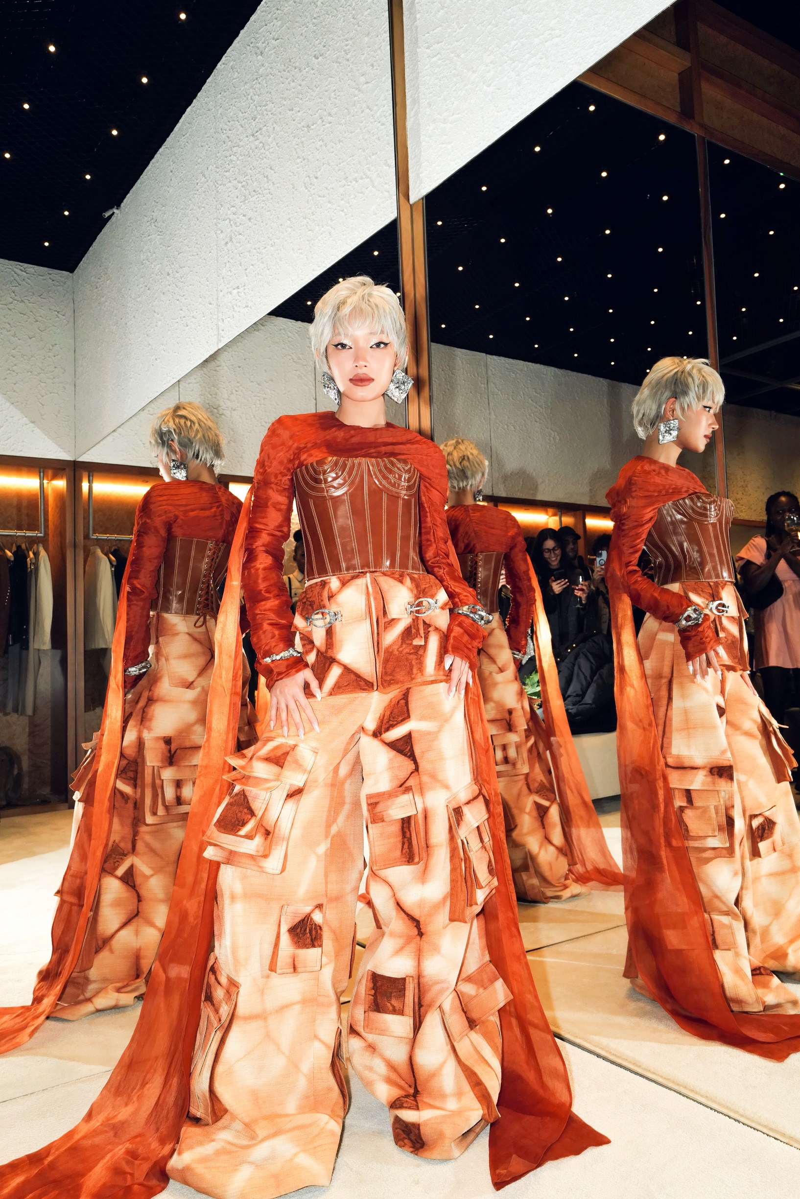 Châu Bùi cá tính trong thiết kế của Phan Đăng Hoàng tại Milan Fashion Week 2023  - Ảnh 5.