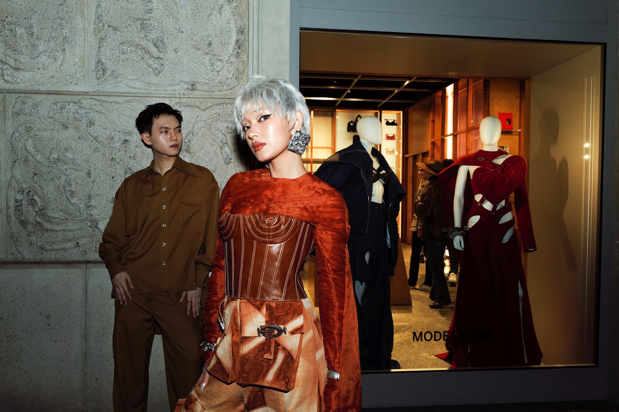Châu Bùi cá tính trong thiết kế của Phan Đăng Hoàng tại Milan Fashion Week 2023  - Ảnh 1.
