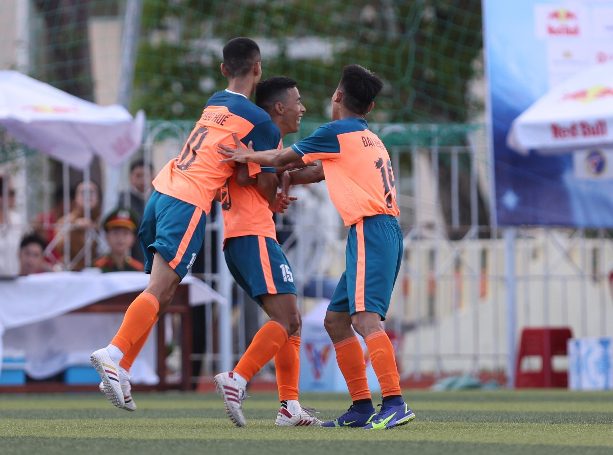 ĐH Huế 2-0 CĐ FPT Polytechnic Đà Nẵng: Phung phí cơ hội - Ảnh 1.