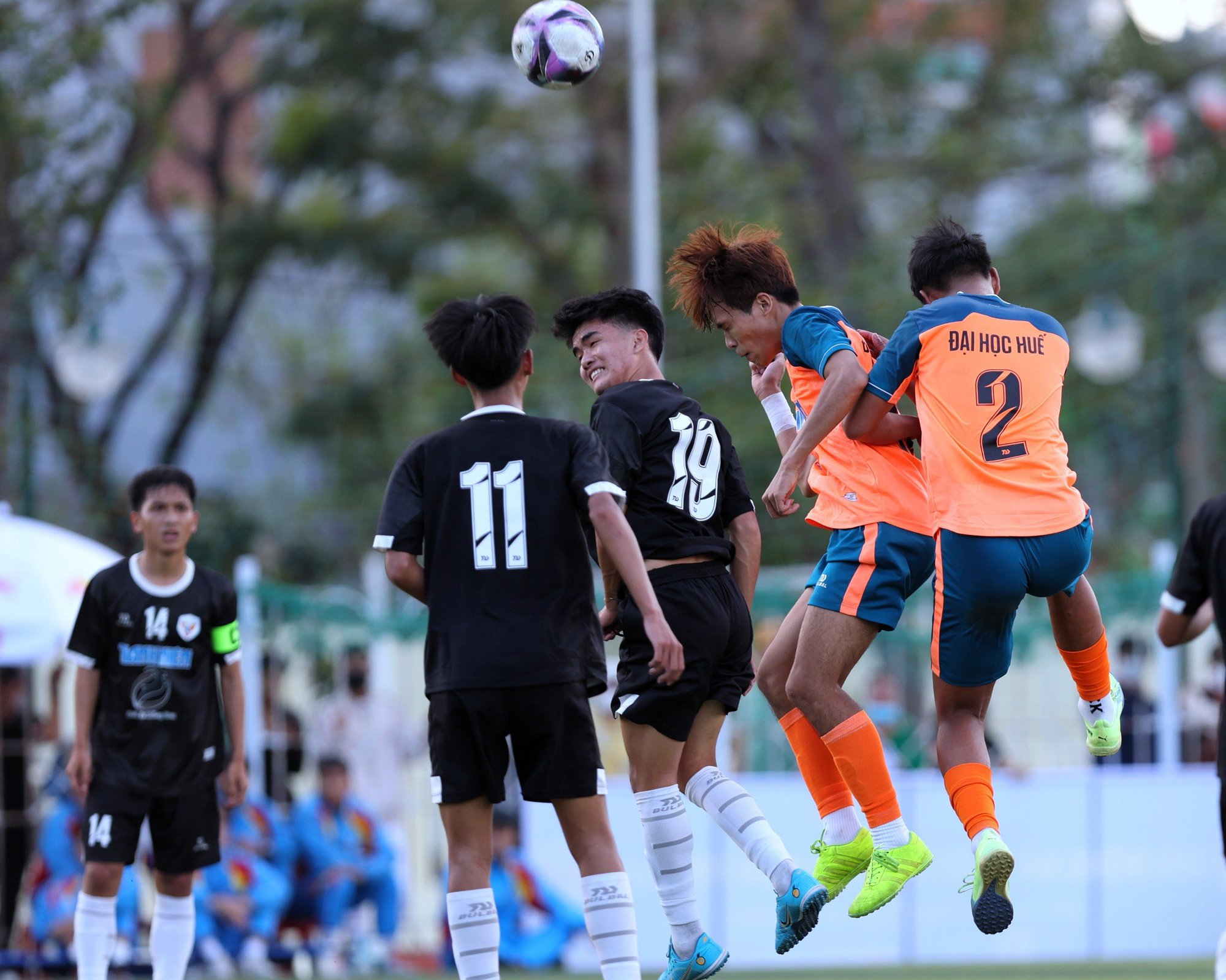 ĐH Huế 2-0 CĐ FPT Polytechnic Đà Nẵng: Phung phí cơ hội - Ảnh 4.