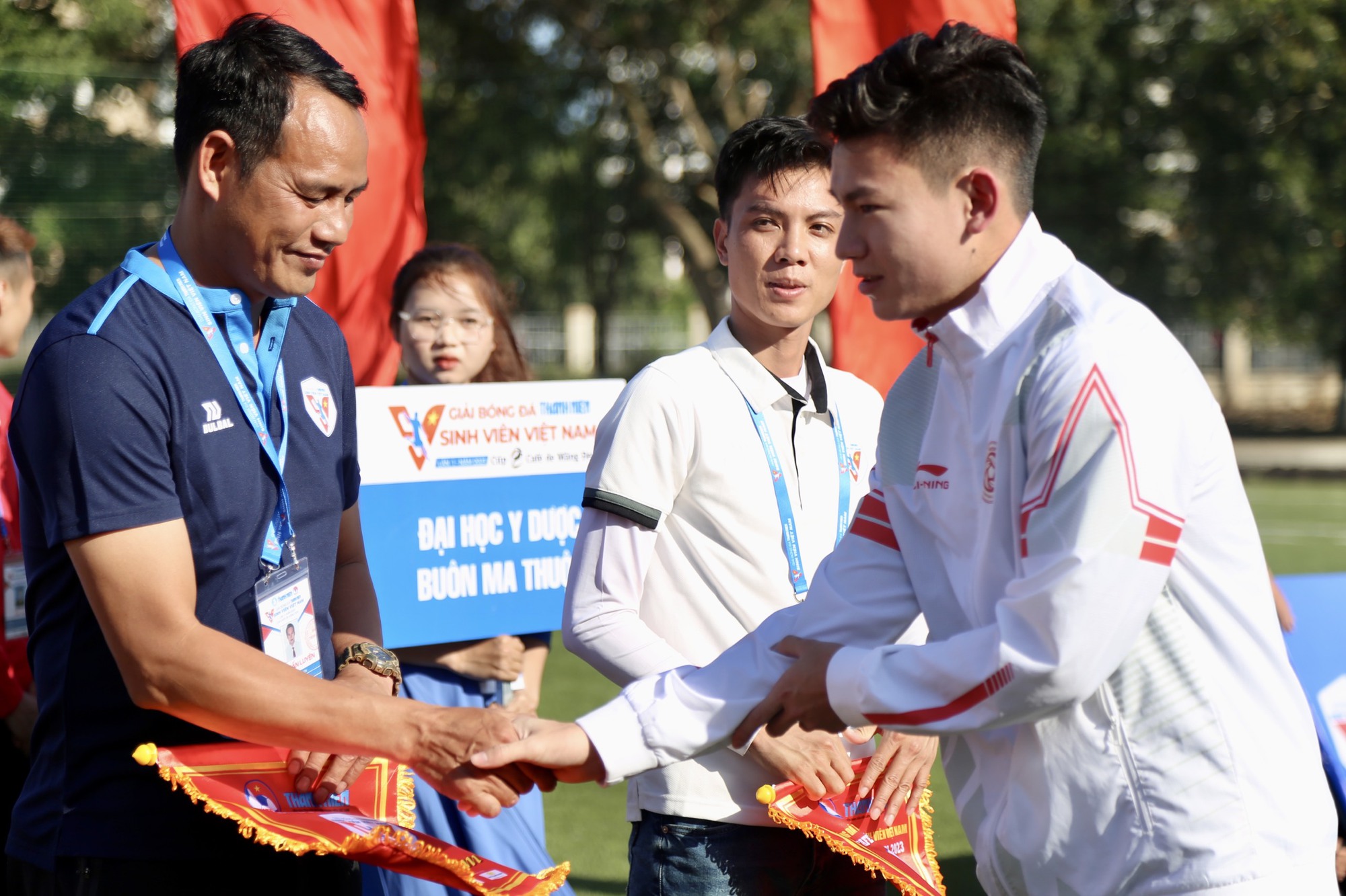 'Người hùng' U.23 Việt Nam Phan Tuấn Tài hâm nóng giải bóng đá Thanh Niên Sinh viên - Ảnh 4.