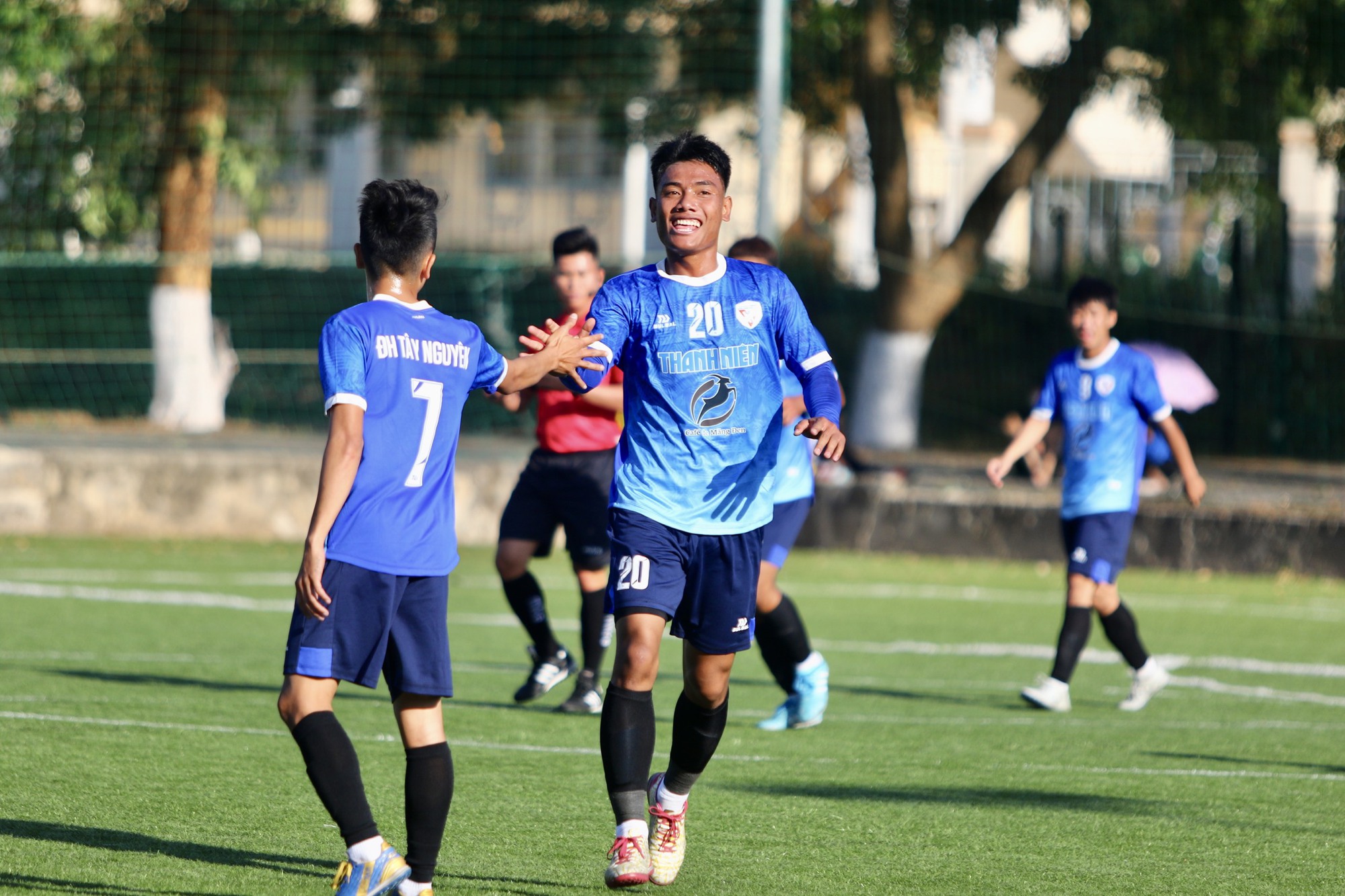 'Người hùng' U.23 Việt Nam Phan Tuấn Tài hâm nóng giải bóng đá Thanh Niên Sinh viên - Ảnh 19.