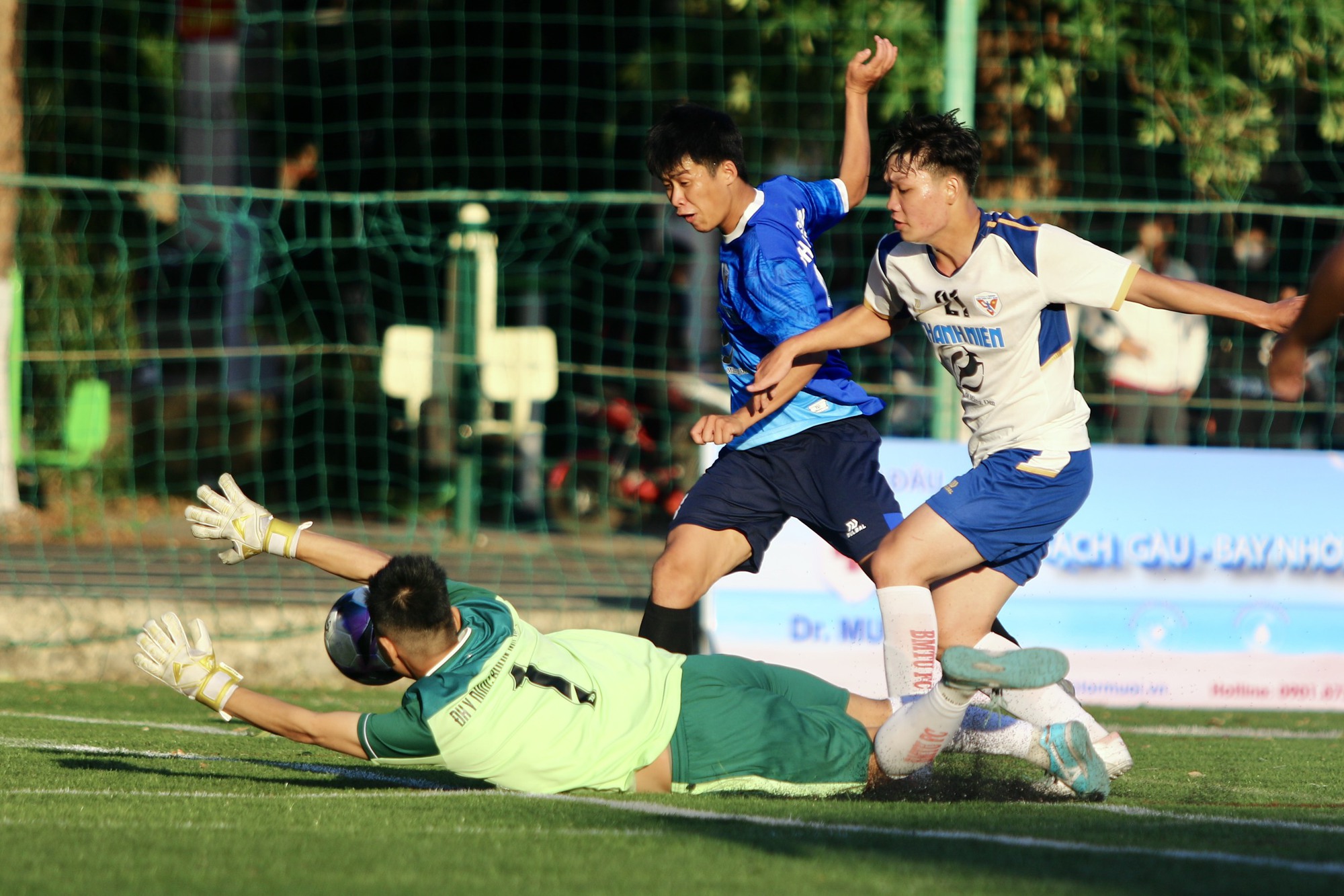 'Người hùng' U.23 Việt Nam Phan Tuấn Tài hâm nóng giải bóng đá Thanh Niên Sinh viên - Ảnh 16.