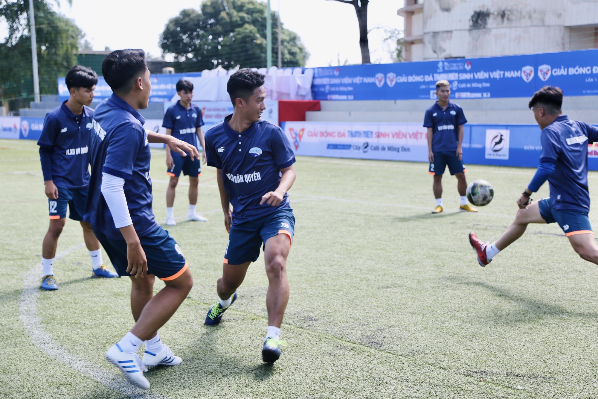 Các cầu thủ CĐ Du lịch Nha Trang sẵn sàng ra quân giải bóng đá Thanh Niên Sinh viên Việt Nam