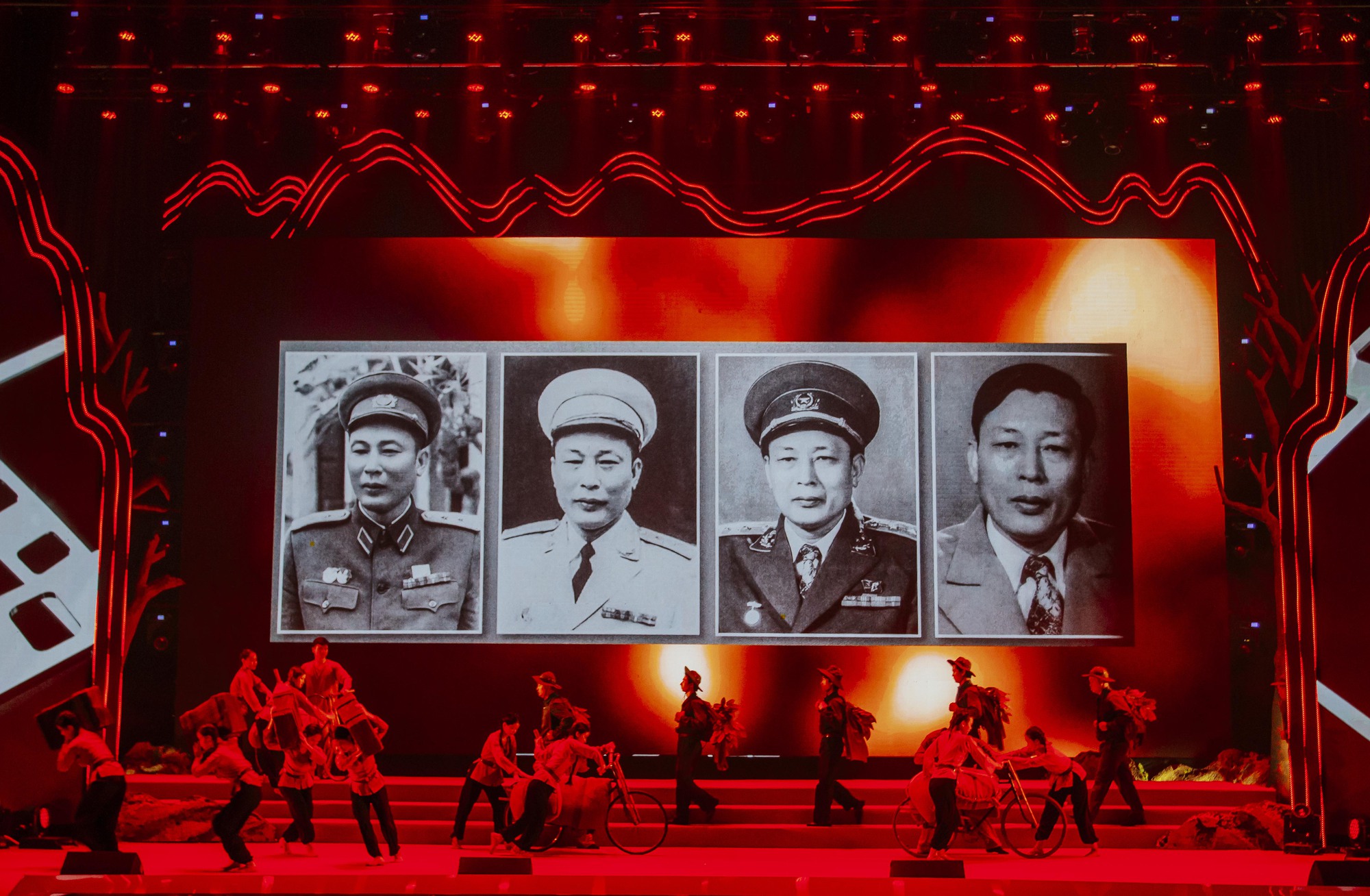 Quảng Bình: Kỷ niệm 100 năm ngày sinh trung tướng Đồng Sỹ Nguyên - Ảnh 1.