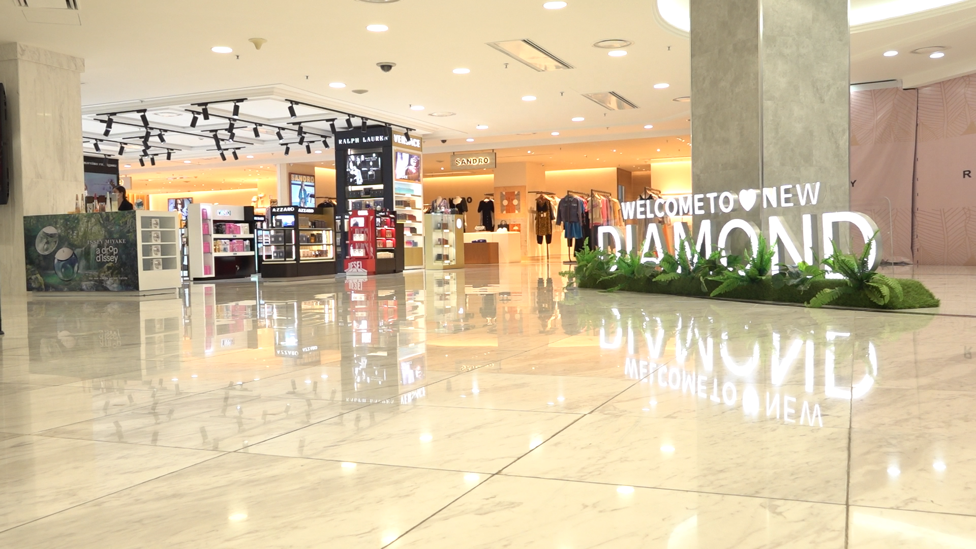 Diamond Plaza đìu hiu, nhân viên nhiều hơn khách hàng - Ảnh 1.