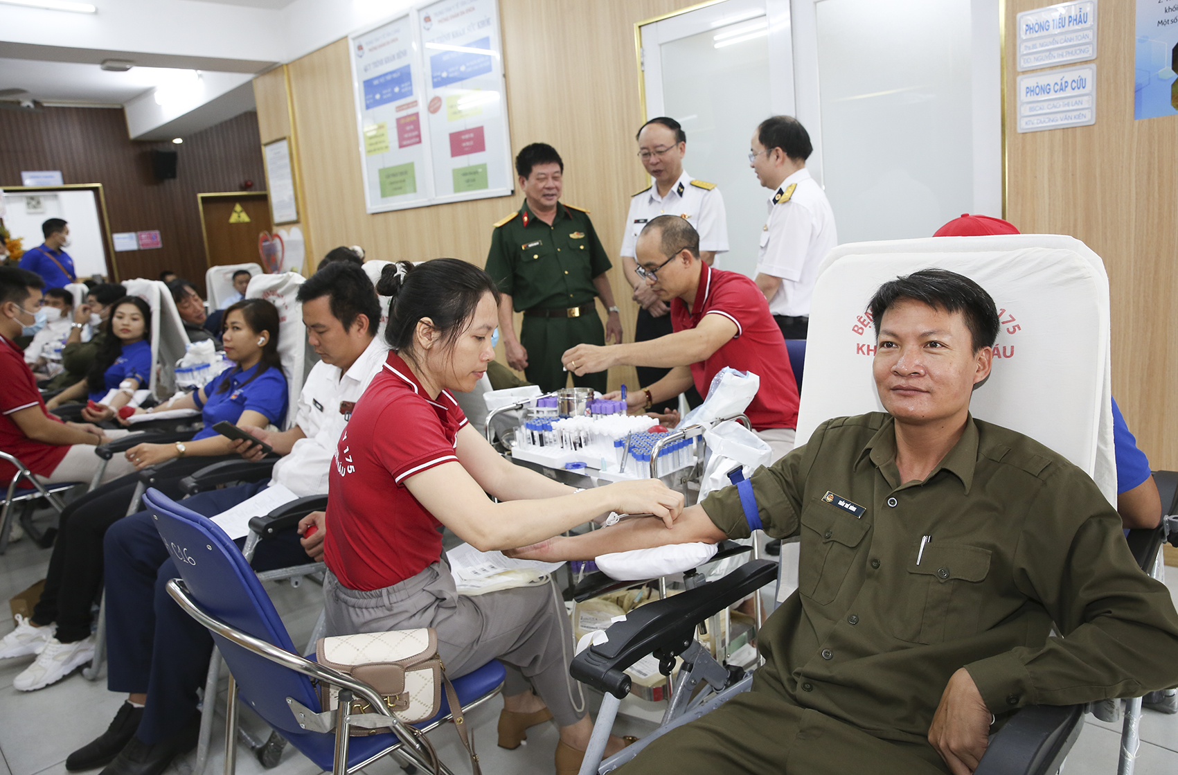 Người lao động Tân Cảng Sài Gòn 'hiến giọt máu yêu thương' - Ảnh 3.