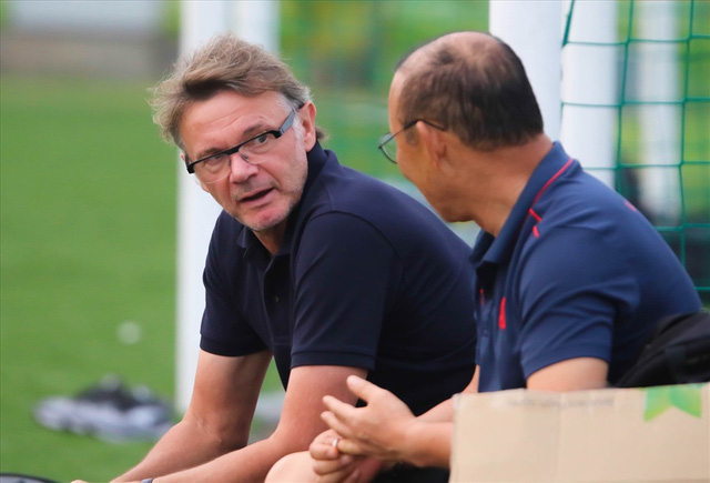 HLV Troussier: 'Tôi có cách làm việc khác ông Park Hang-seo' - Ảnh 3.