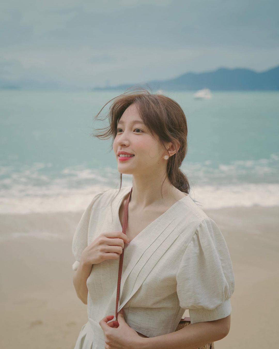 ‘Nữ hoàng fancam’ Hani khoe nhan sắc ngọt ngào trong loạt ảnh du lịch Nha Trang - Ảnh 4.