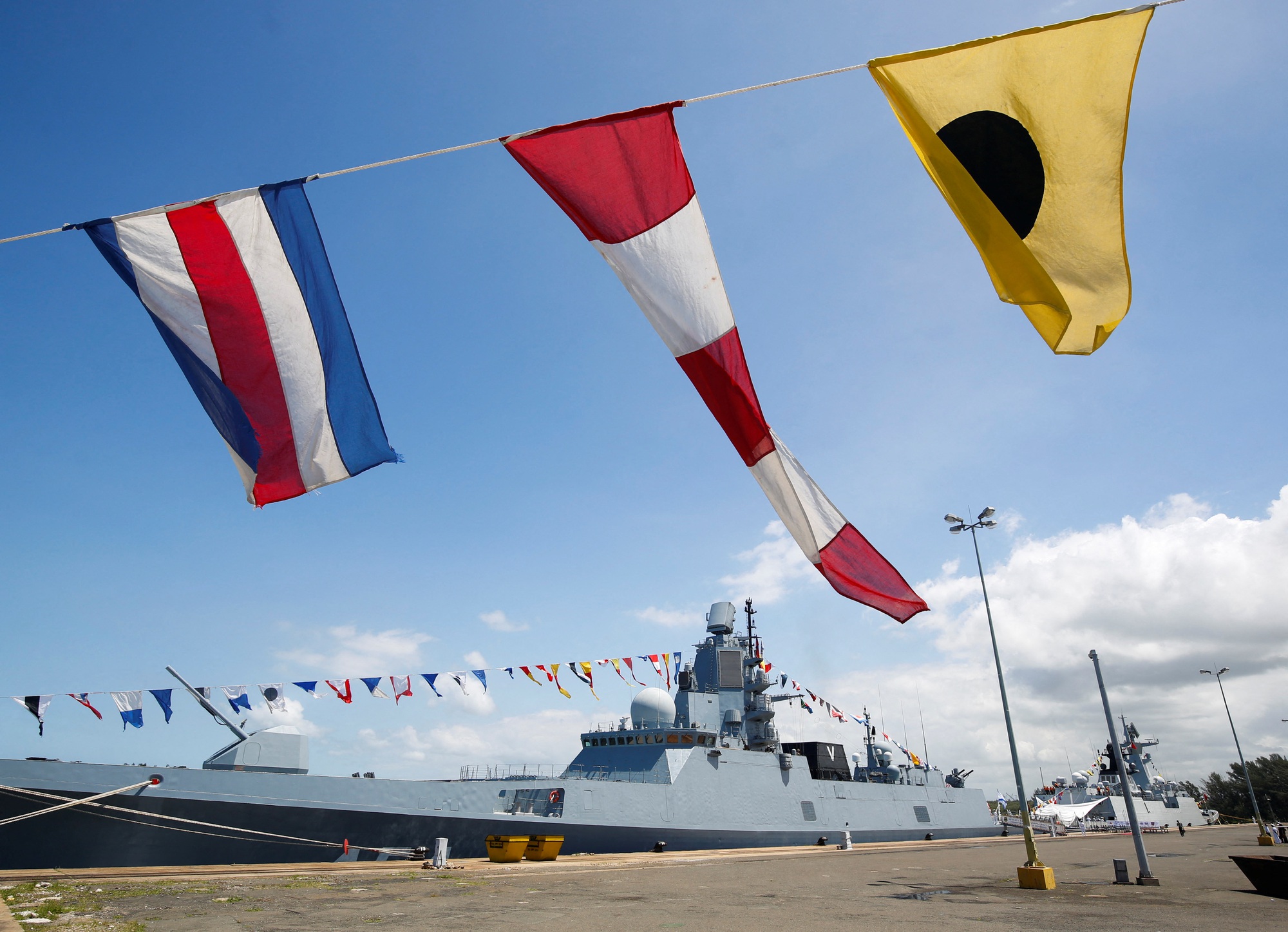 Nga, Trung Quốc, Nam Phi kết thúc cuộc tập trận hải quân chung - Ảnh 1.