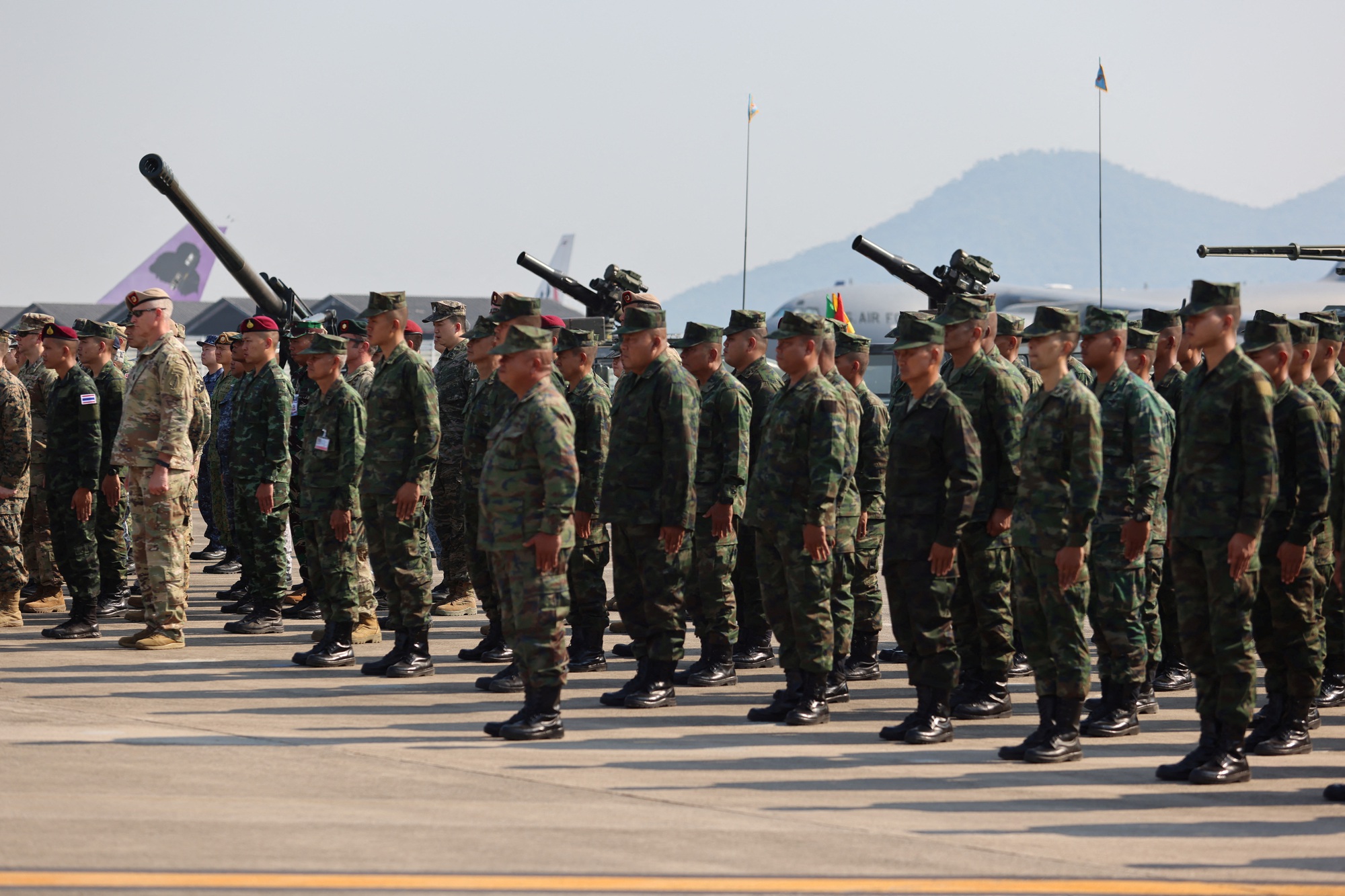 Các binh sĩ dự lễ khai mạc tại sân bay quốc tế U-Tapao, tỉnh Rayong ngày 27/2