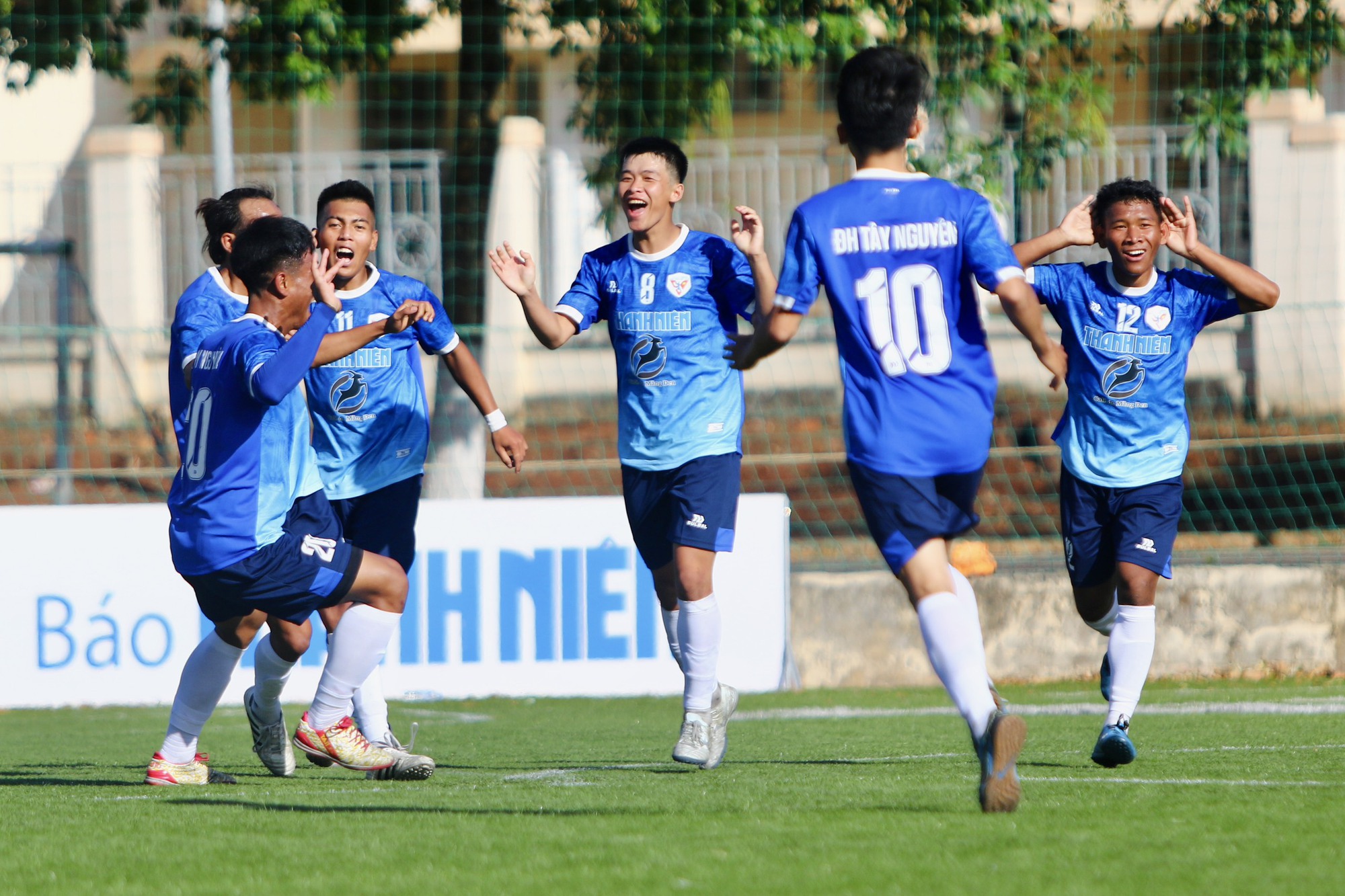 Thắng CĐ Du lịch Nha Trang 3-1, ĐH Tây Nguyên giành vé vào VCK - Ảnh 3.