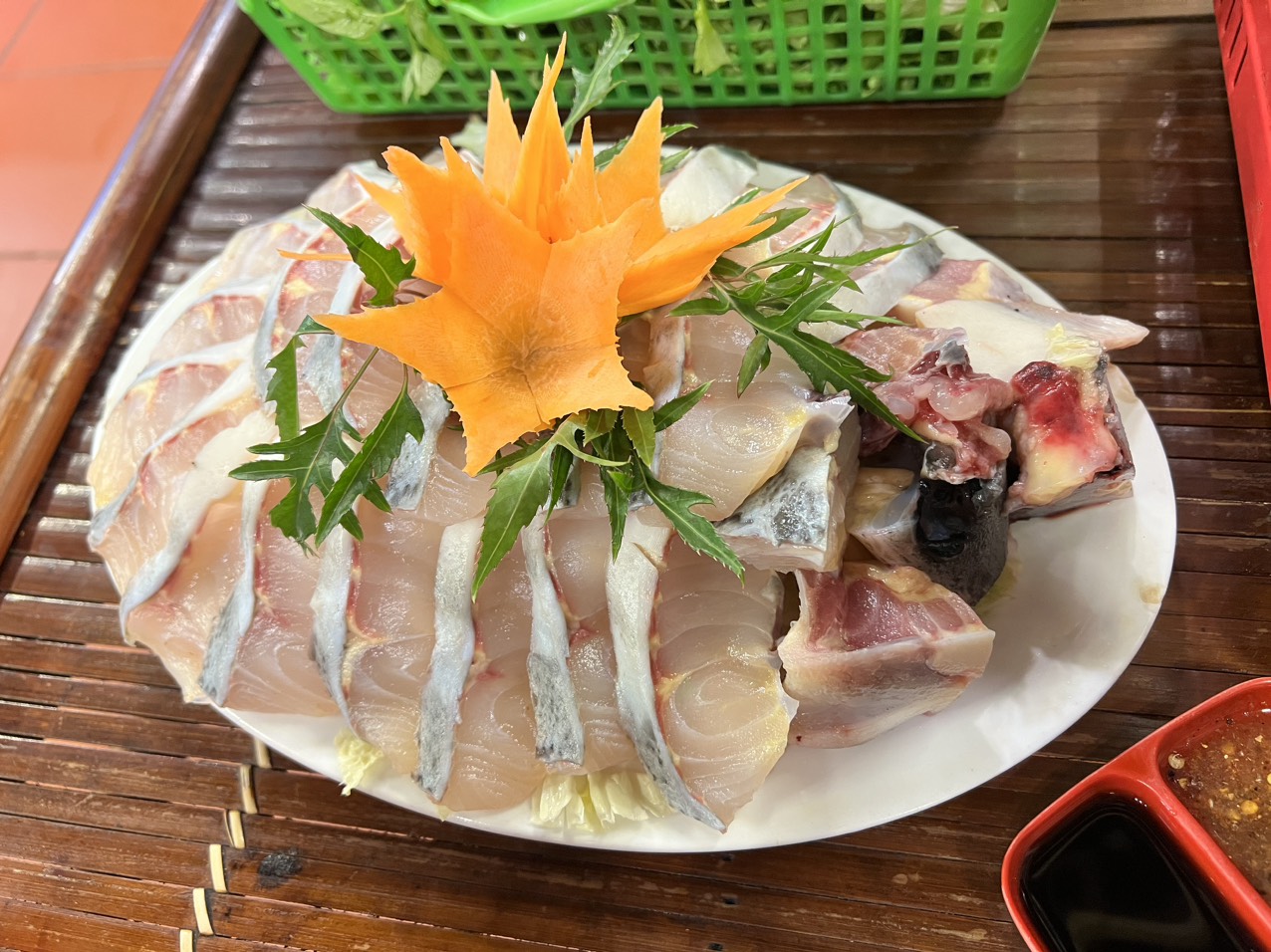Hương vị quê hương: Giữa biển mây, lẩu cá tầm ngất ngây - Ảnh 1.