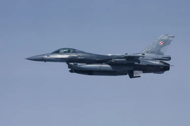 Tại sao Mỹ không gửi chiến đấu cơ F-16 tới Ukraine?  - Ảnh 2.