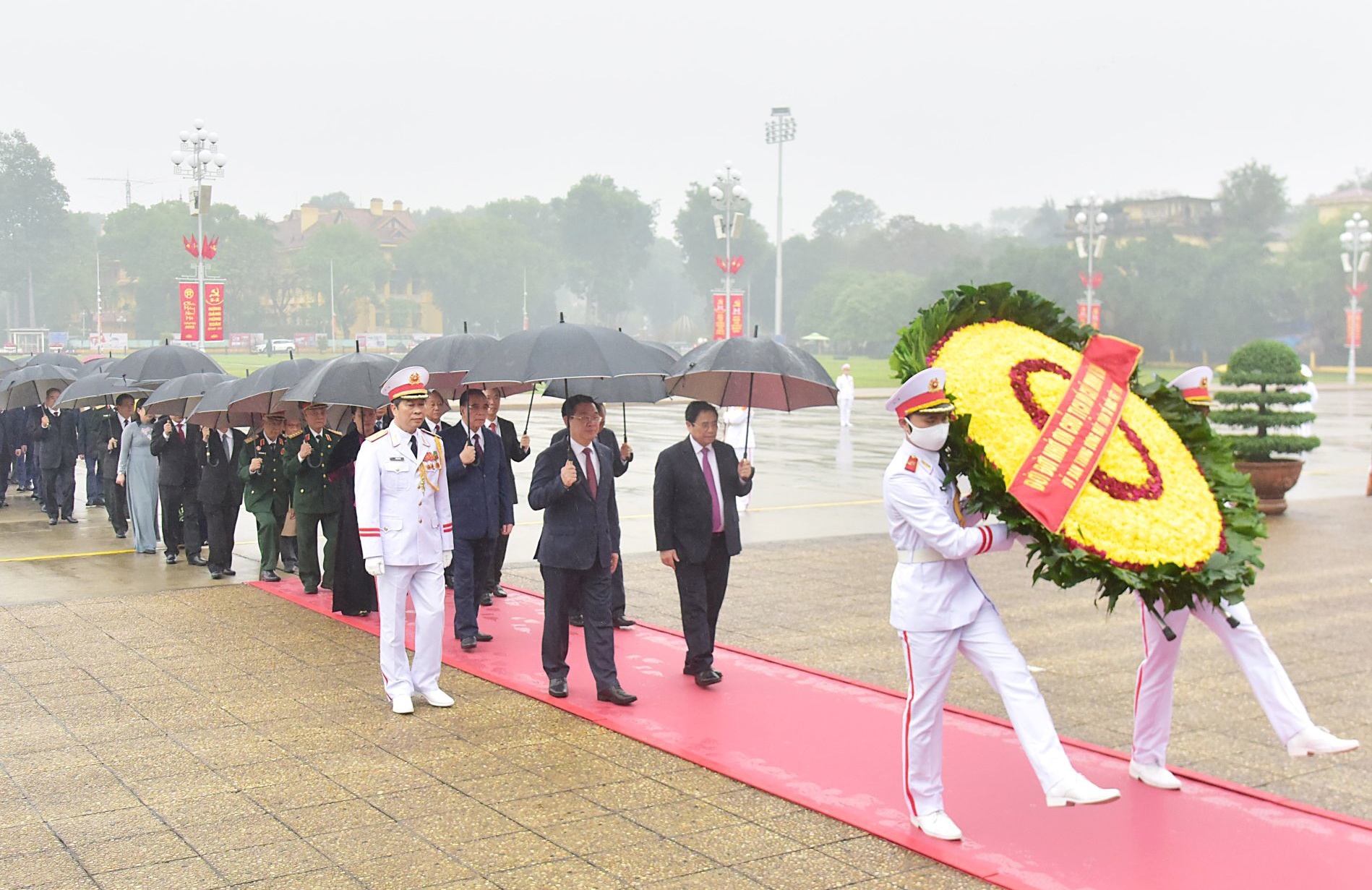 Lãnh đạo Đảng, Nhà nước viếng Chủ tịch Hồ Chí Minh nhân 93 năm Ngày thành lập Đảng - Ảnh 2.