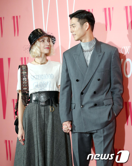 Song Joong Ki và loạt sao Hàn lấy vợ ngoại quốc - Ảnh 6.