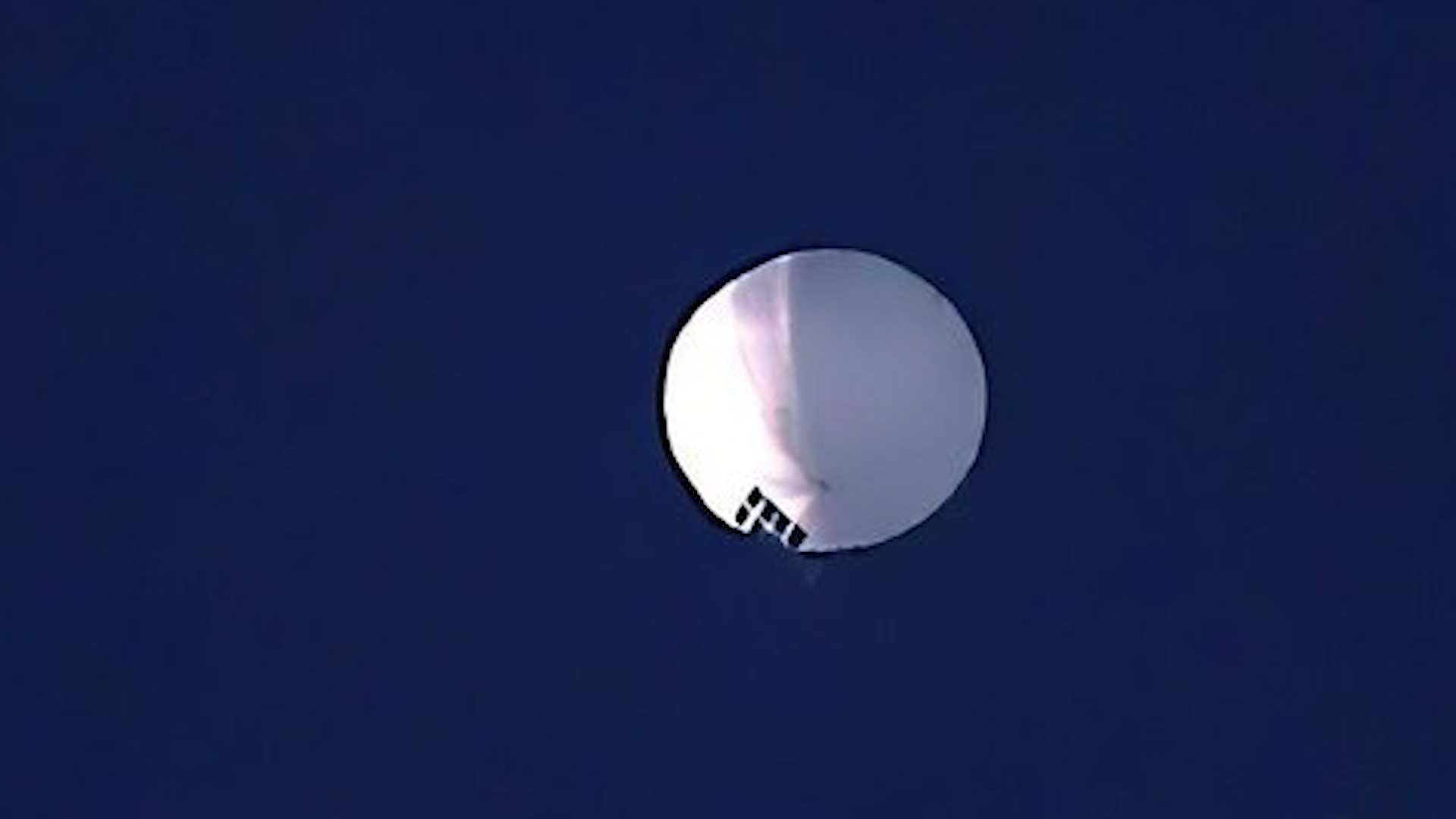 Trung Quốc thừa nhận về khinh khí cầu 'do thám' ở Mỹ - Ảnh 1.