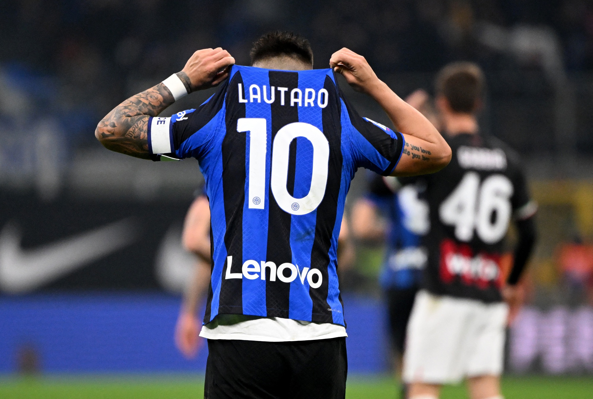 Lautaro Martinez rực sáng giúp Inter thắng AC Milan