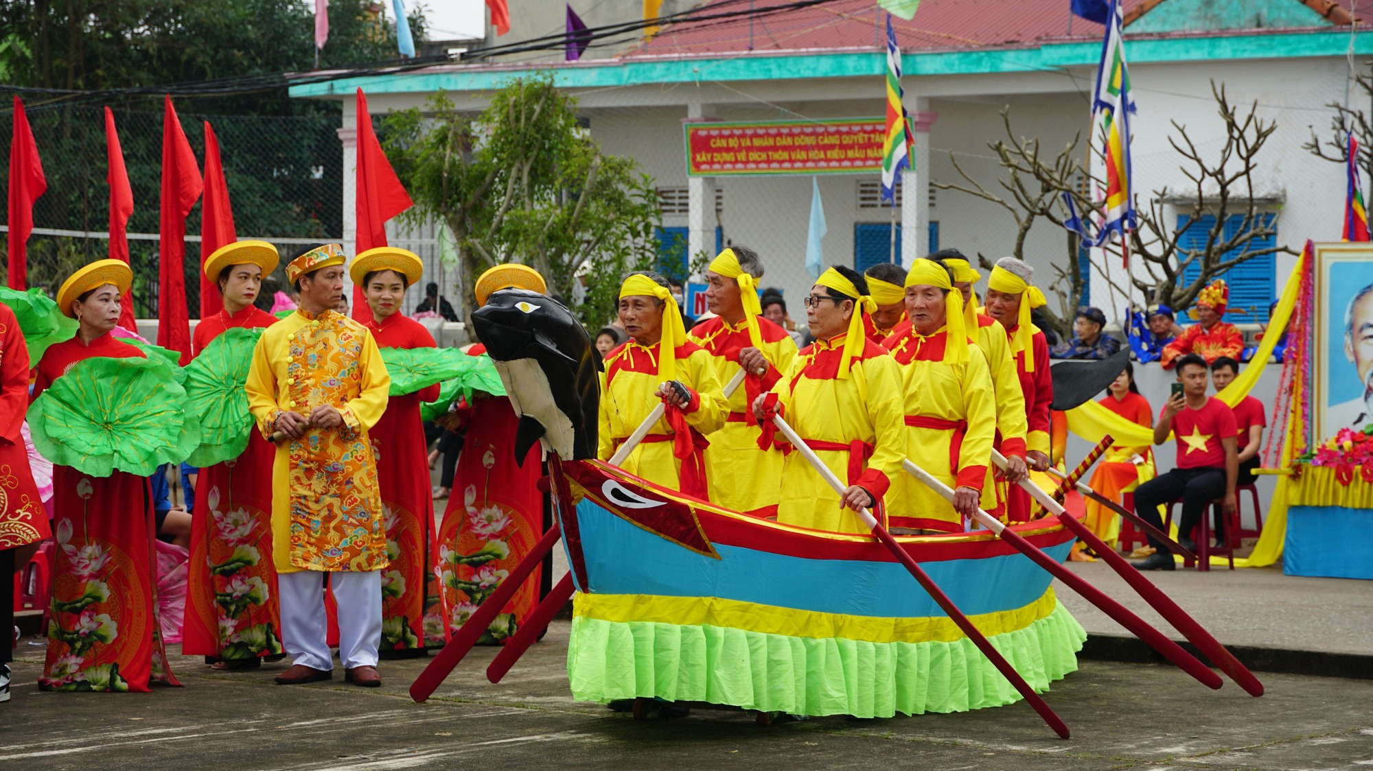 Lễ hội cầu ngư tại làng chài Cảnh Dương - Ảnh 5.