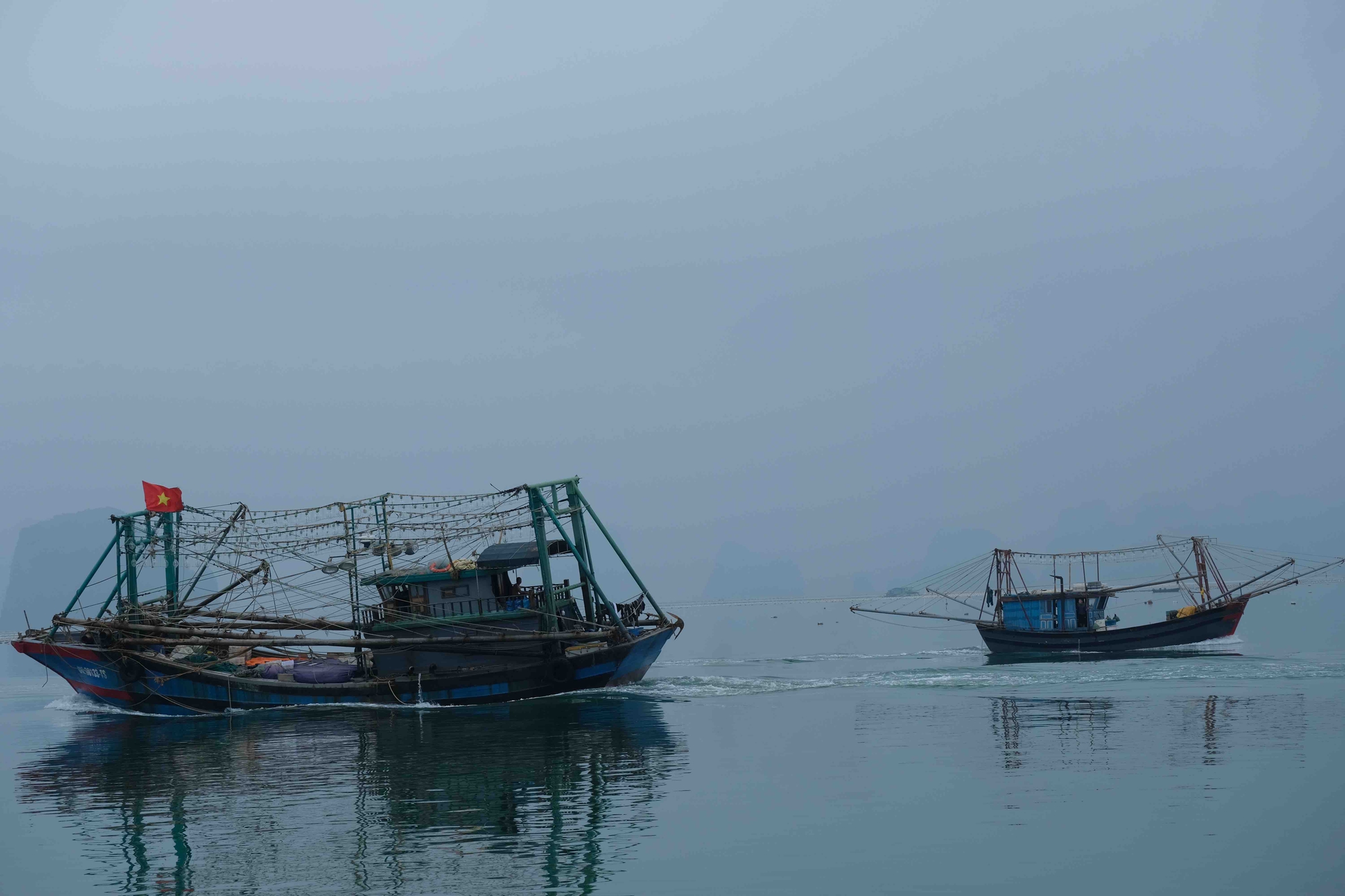 Quảng Ninh: Đắm tàu ở Vân Đồn, 1 ngư dân tử nạn - Ảnh 1.