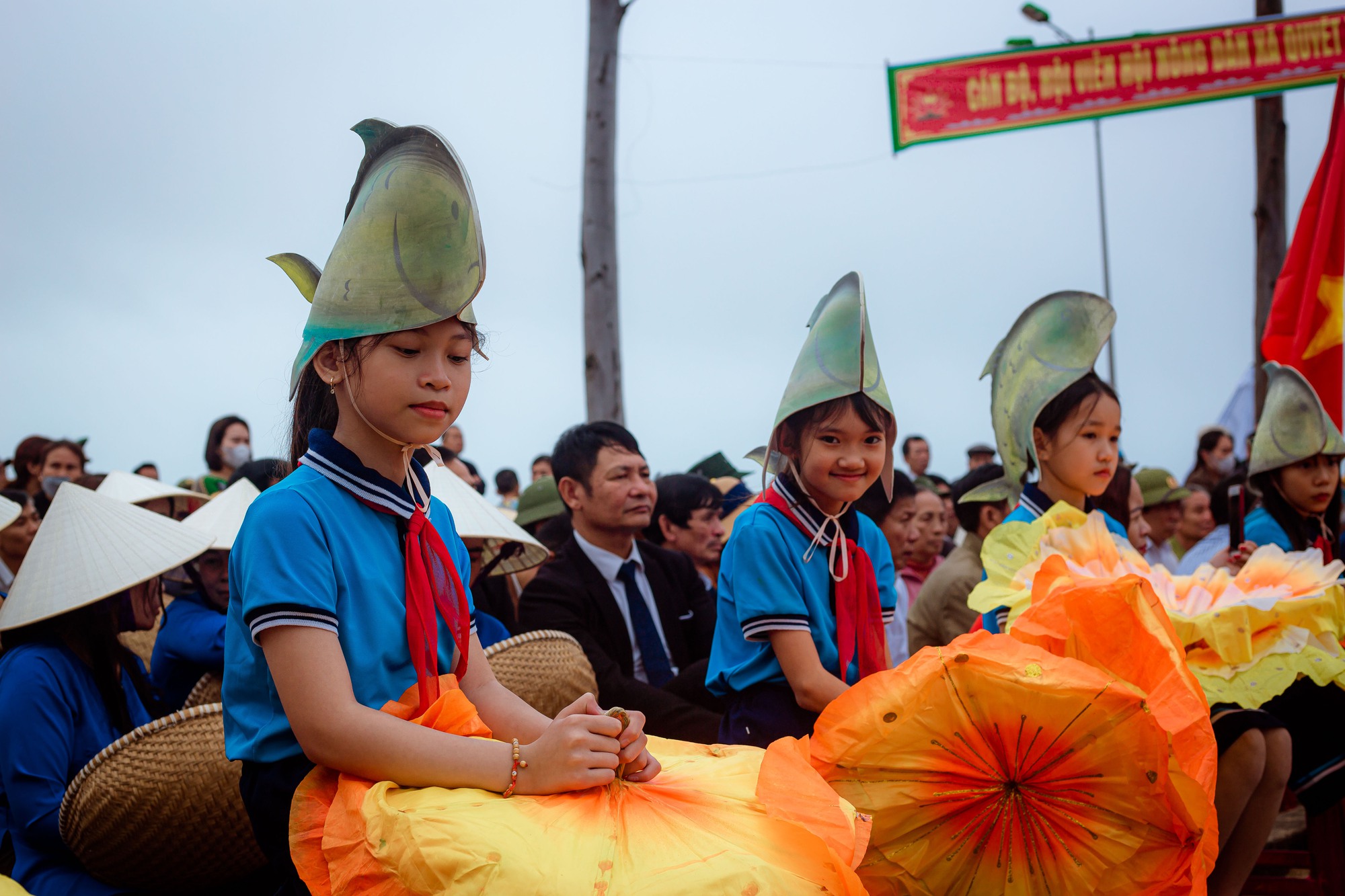 Lễ hội cầu ngư tại làng chài Cảnh Dương - Ảnh 3.